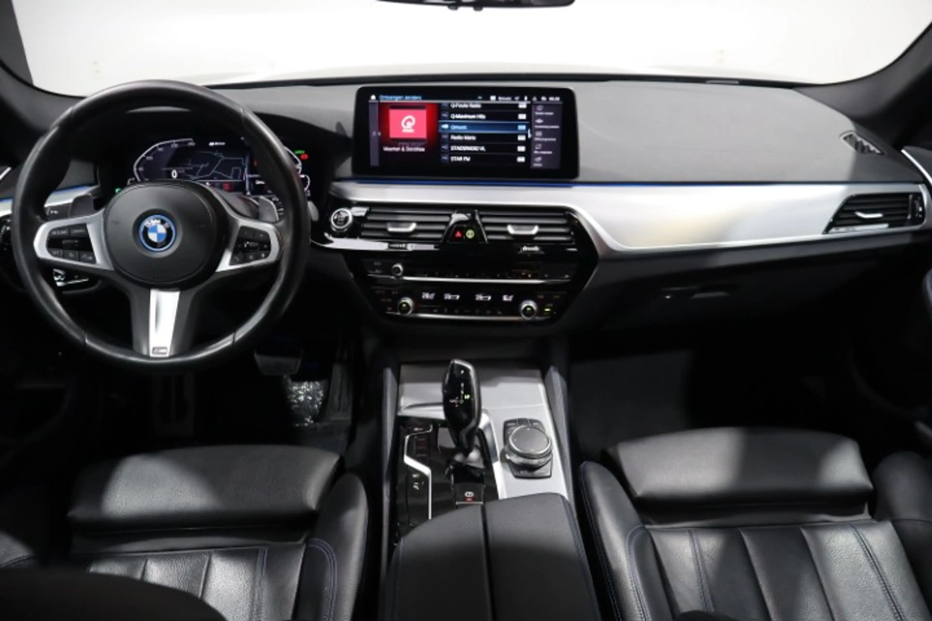BMW 530 530eXAS PHEV — photo 10