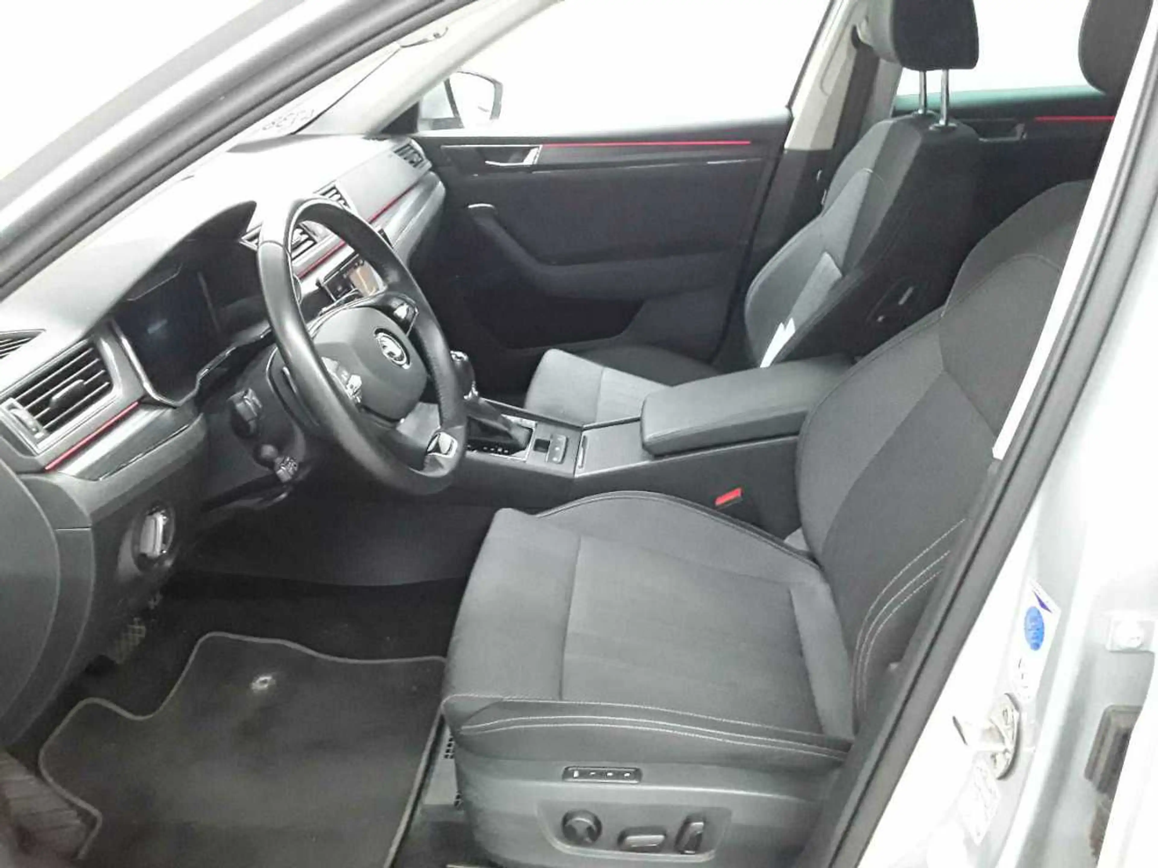 Skoda Superb Superb Combi 4x4 Style ACC NAV PDC — photo 7