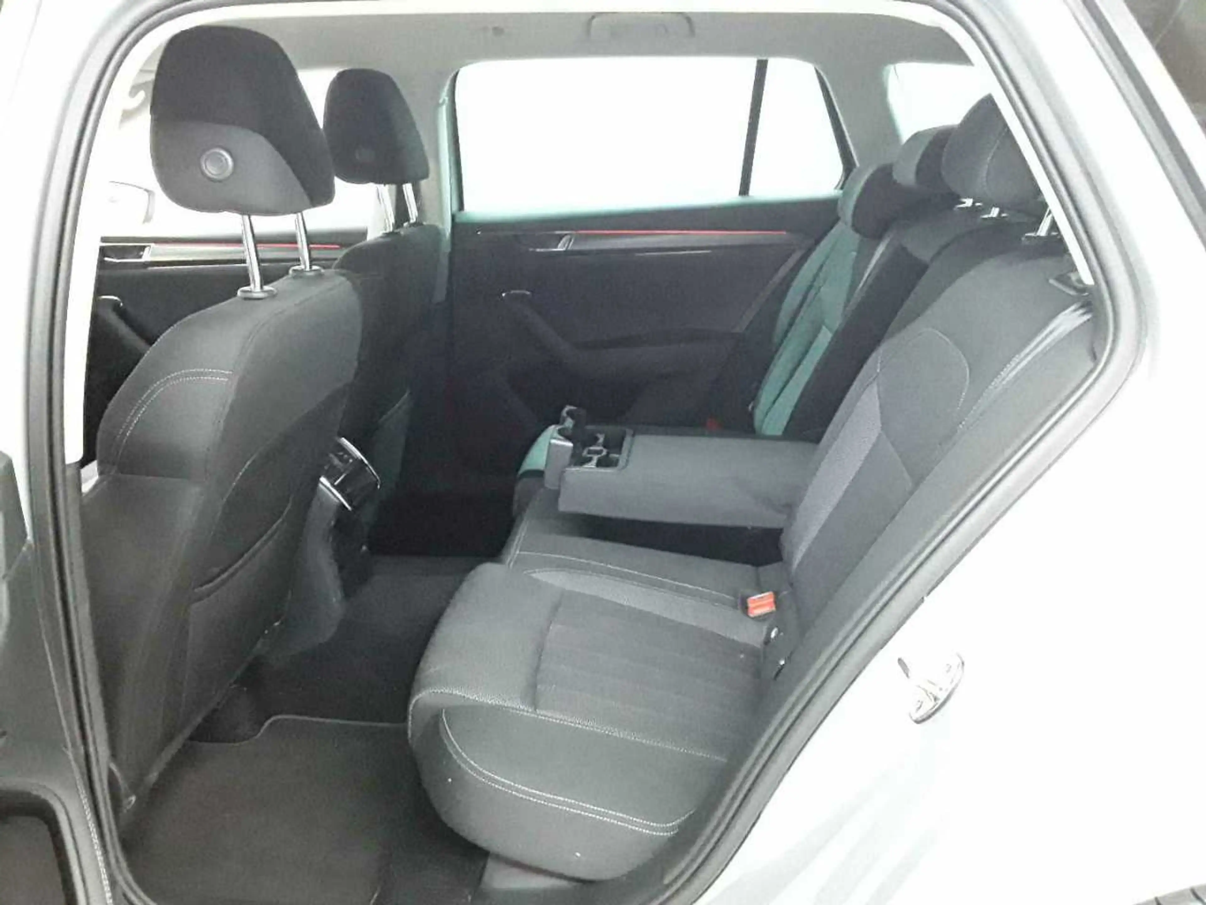 Skoda Superb Superb Combi 4x4 Style ACC NAV PDC — photo 13