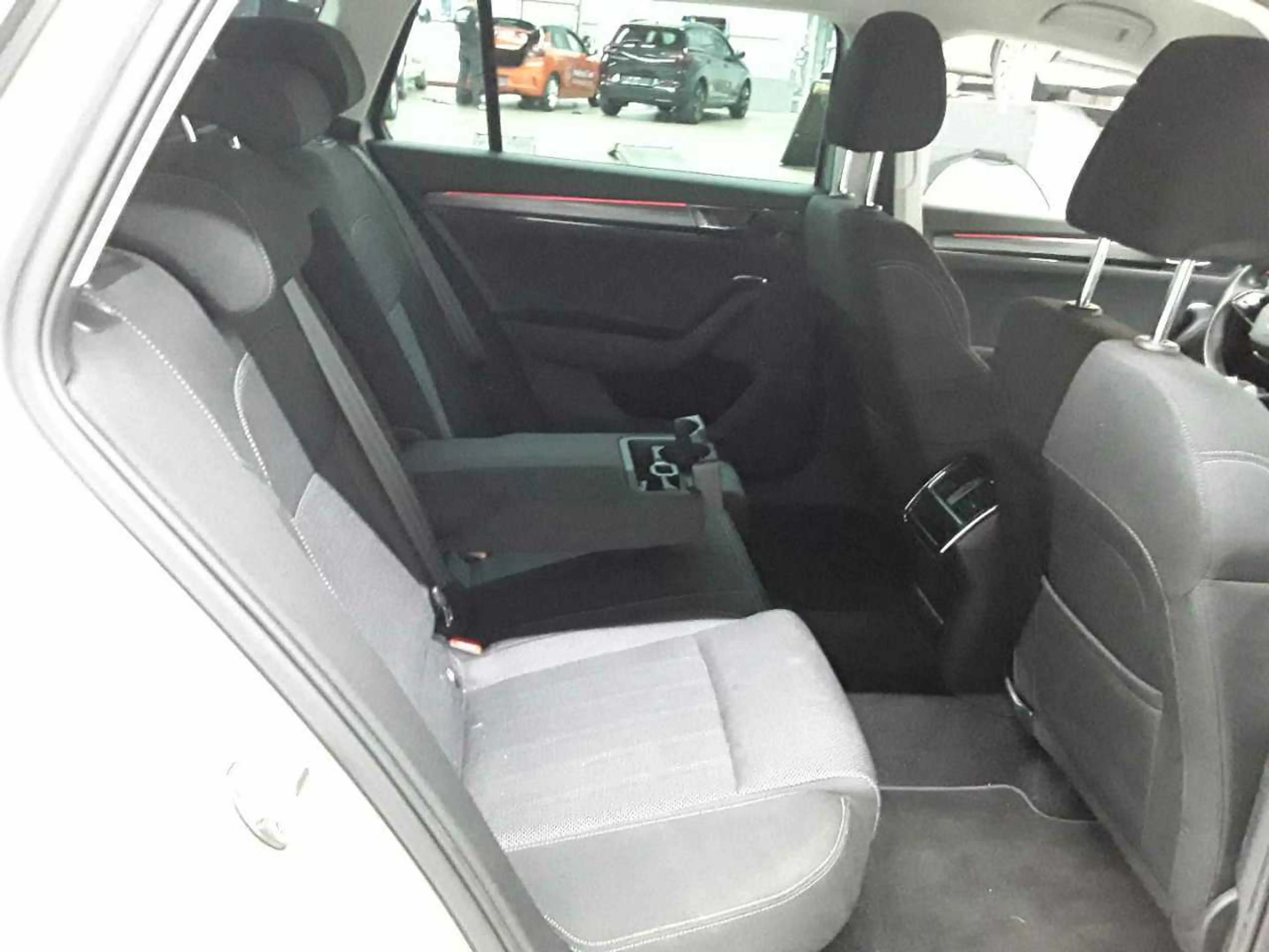 Skoda Superb Superb Combi 4x4 Style ACC NAV PDC — photo 14