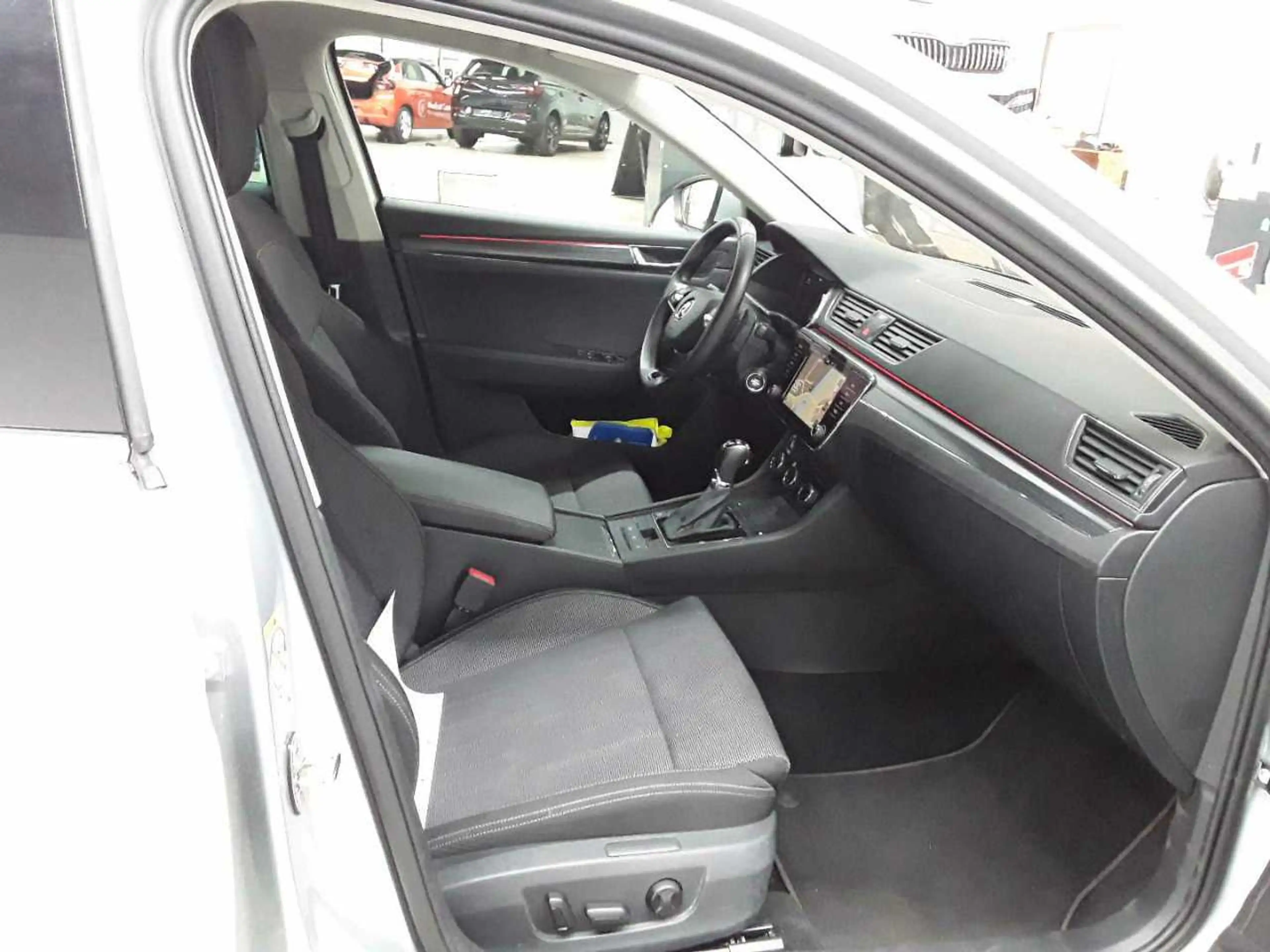 Skoda Superb Superb Combi 4x4 Style ACC NAV PDC — photo 8