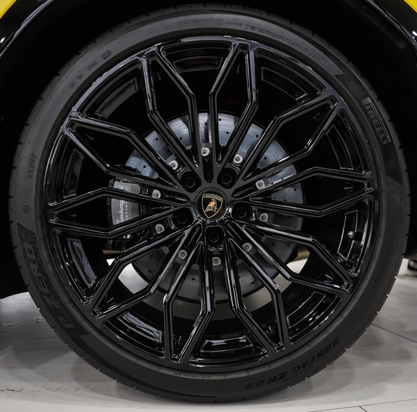 Lamborghini Urus — photo 15