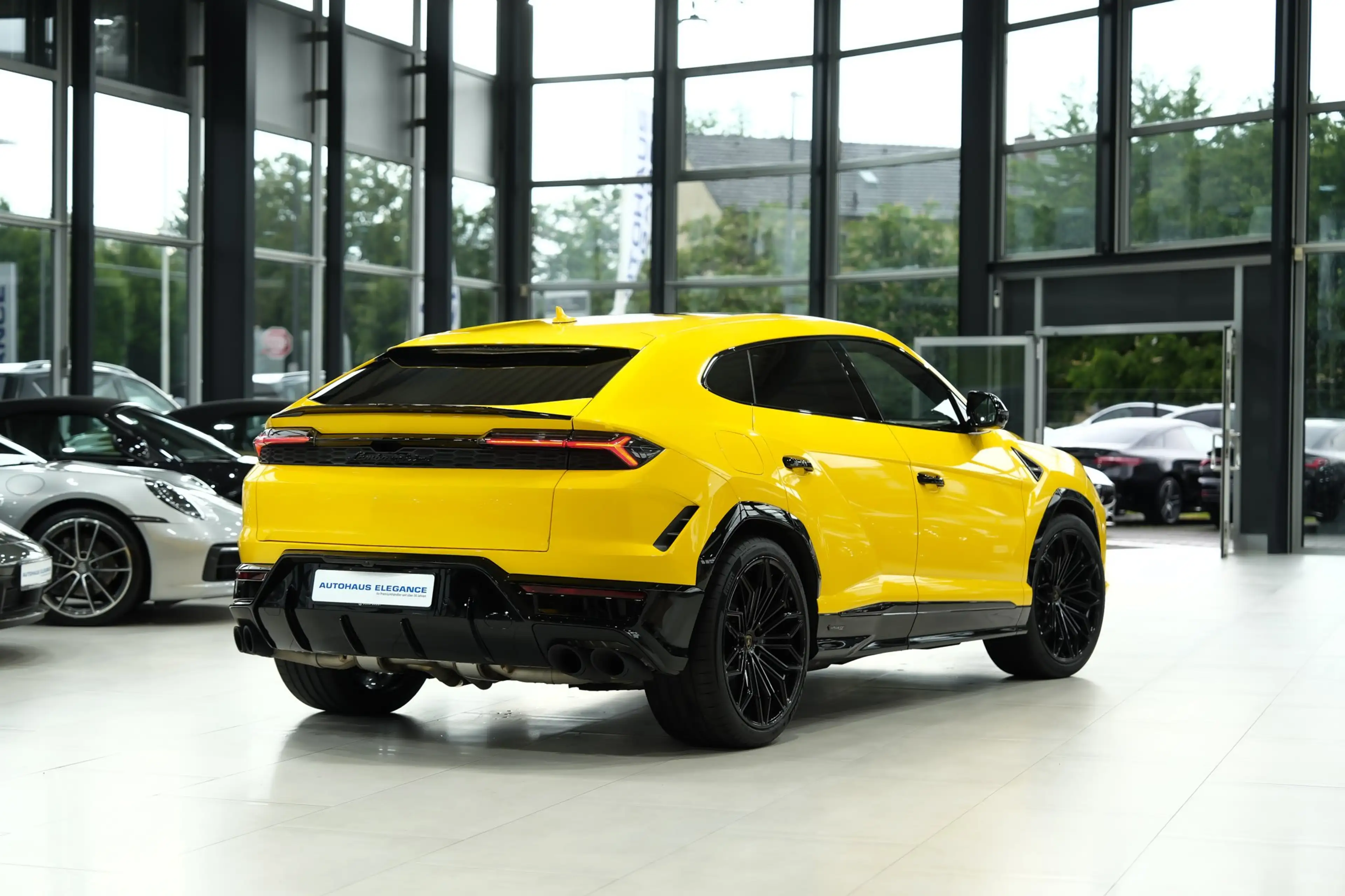 Lamborghini Urus — photo 2
