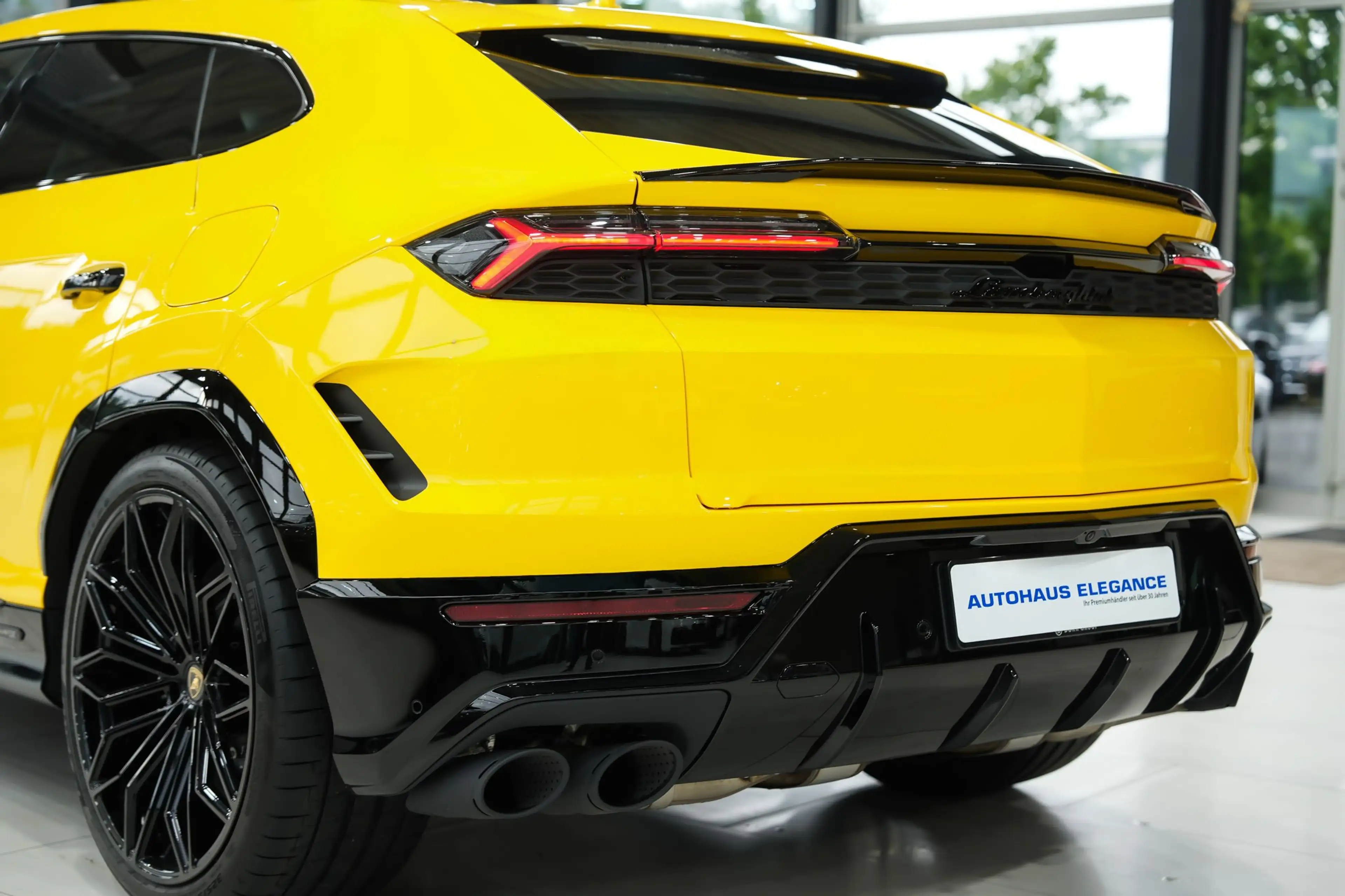 Lamborghini Urus — photo 10
