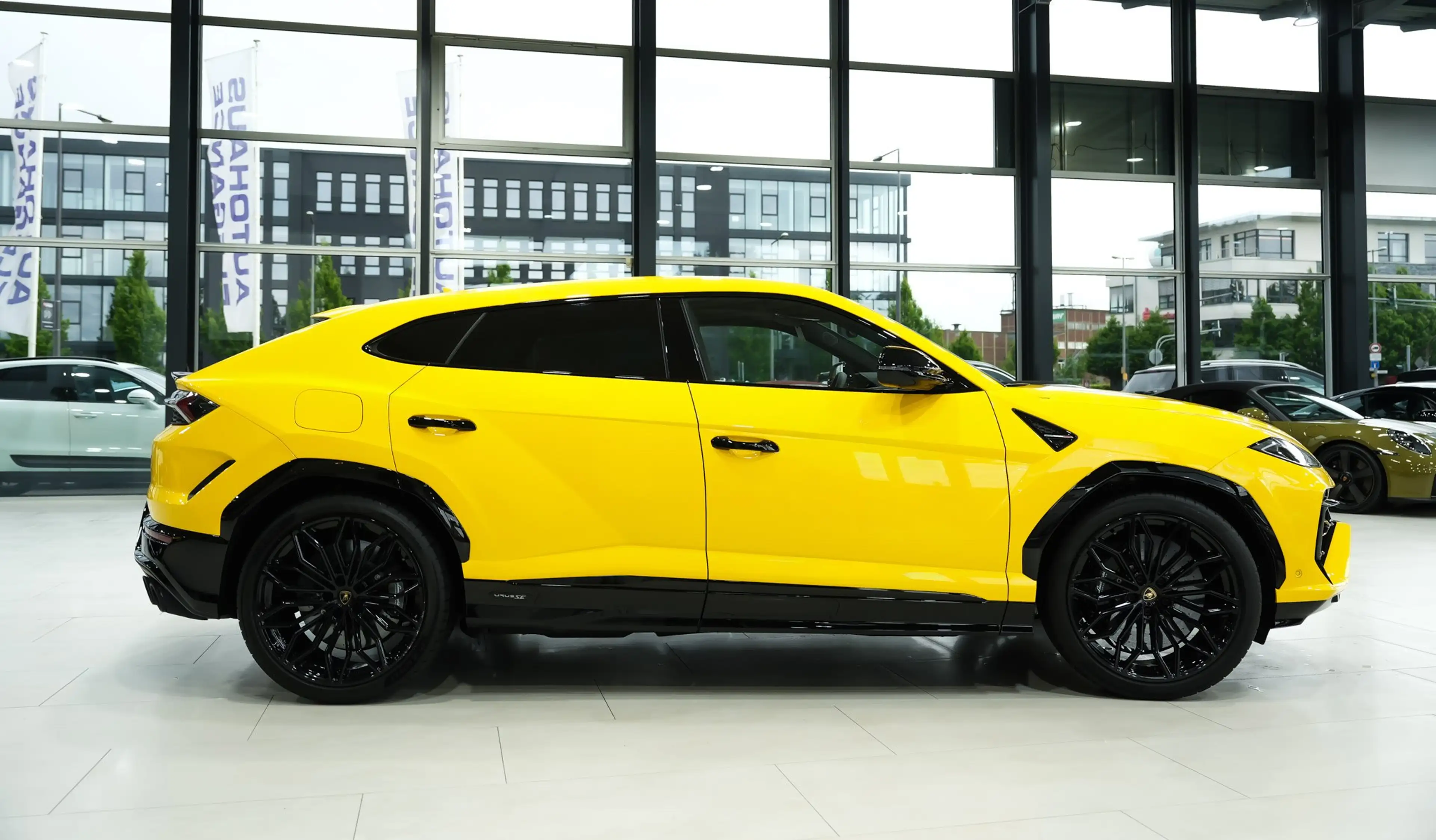 Lamborghini Urus — photo 4
