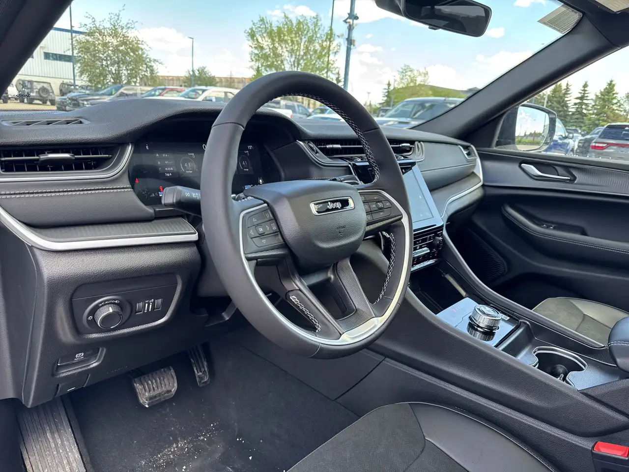Jeep Grand Cherokee снимка Jeep Grand Cherokee