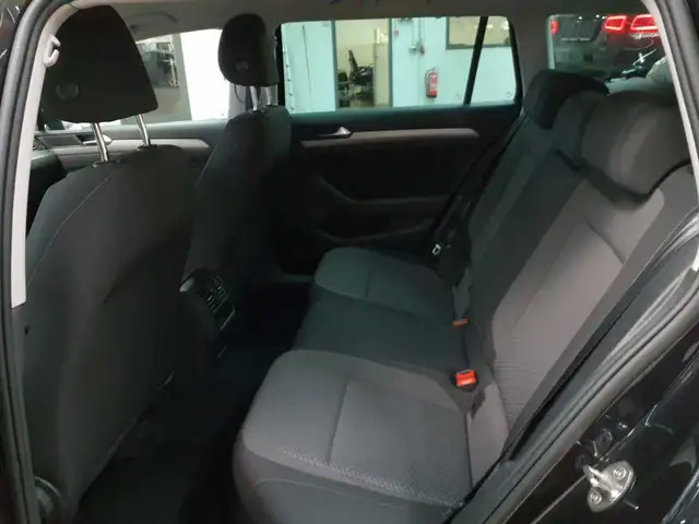 Volkswagen Passat view 13