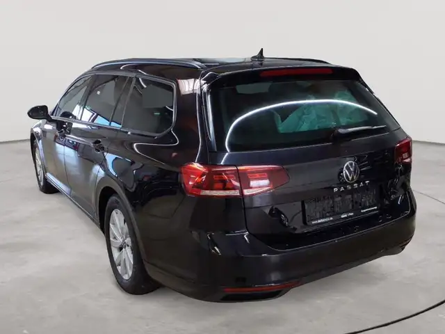 Volkswagen Passat view 5