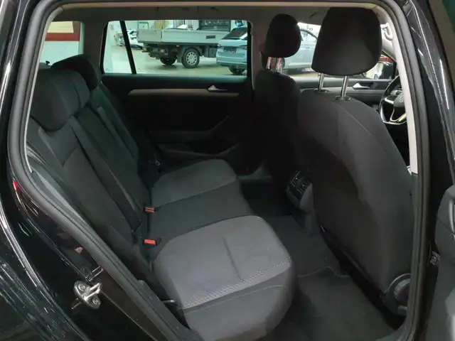 Volkswagen Passat view 14