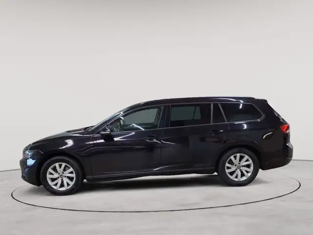 Volkswagen Passat view 6