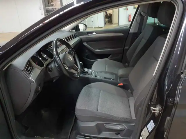 Volkswagen Passat view 7