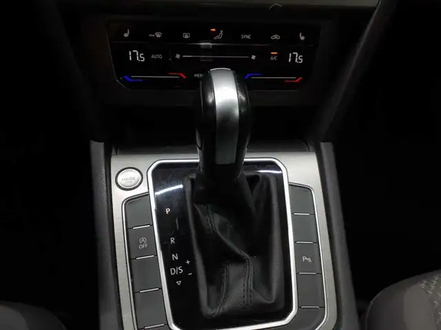 Volkswagen Passat view 10