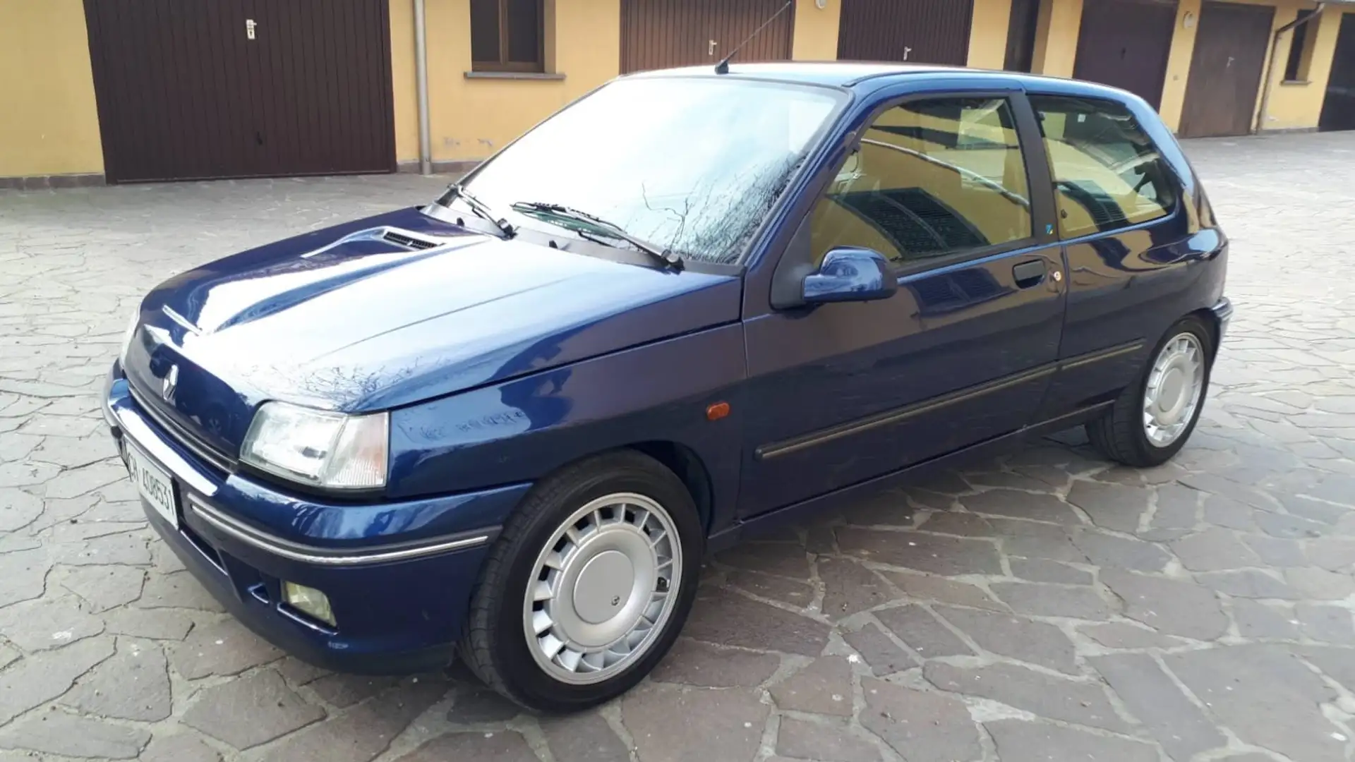 Renault Clio Clio 3p 1.8 16v Blau - 1