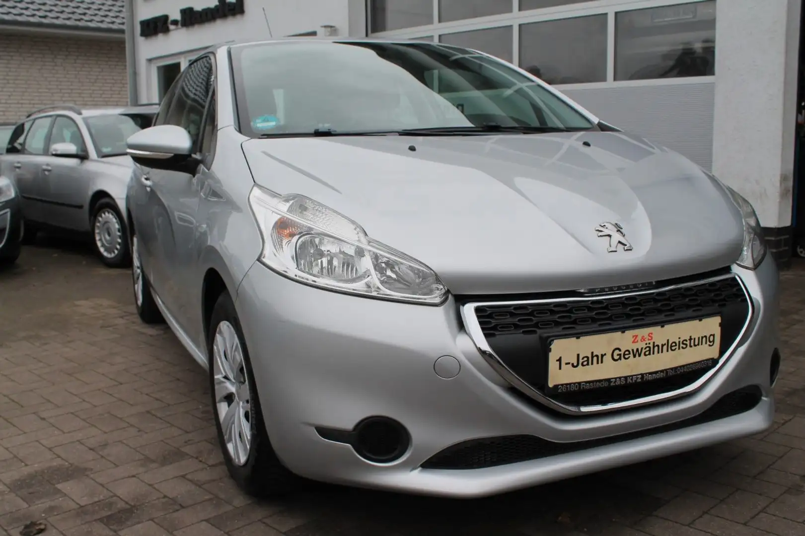 Peugeot 208 Active Silber - 1