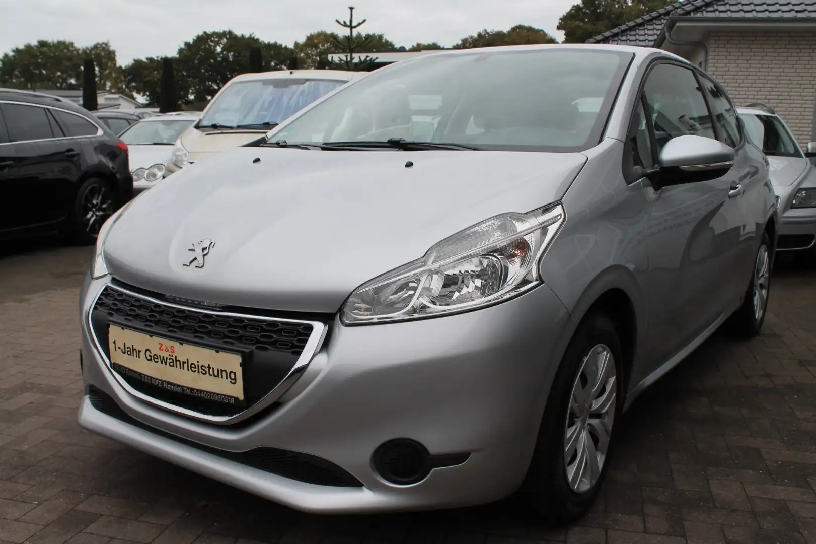 Peugeot 208 Active Silber - 2