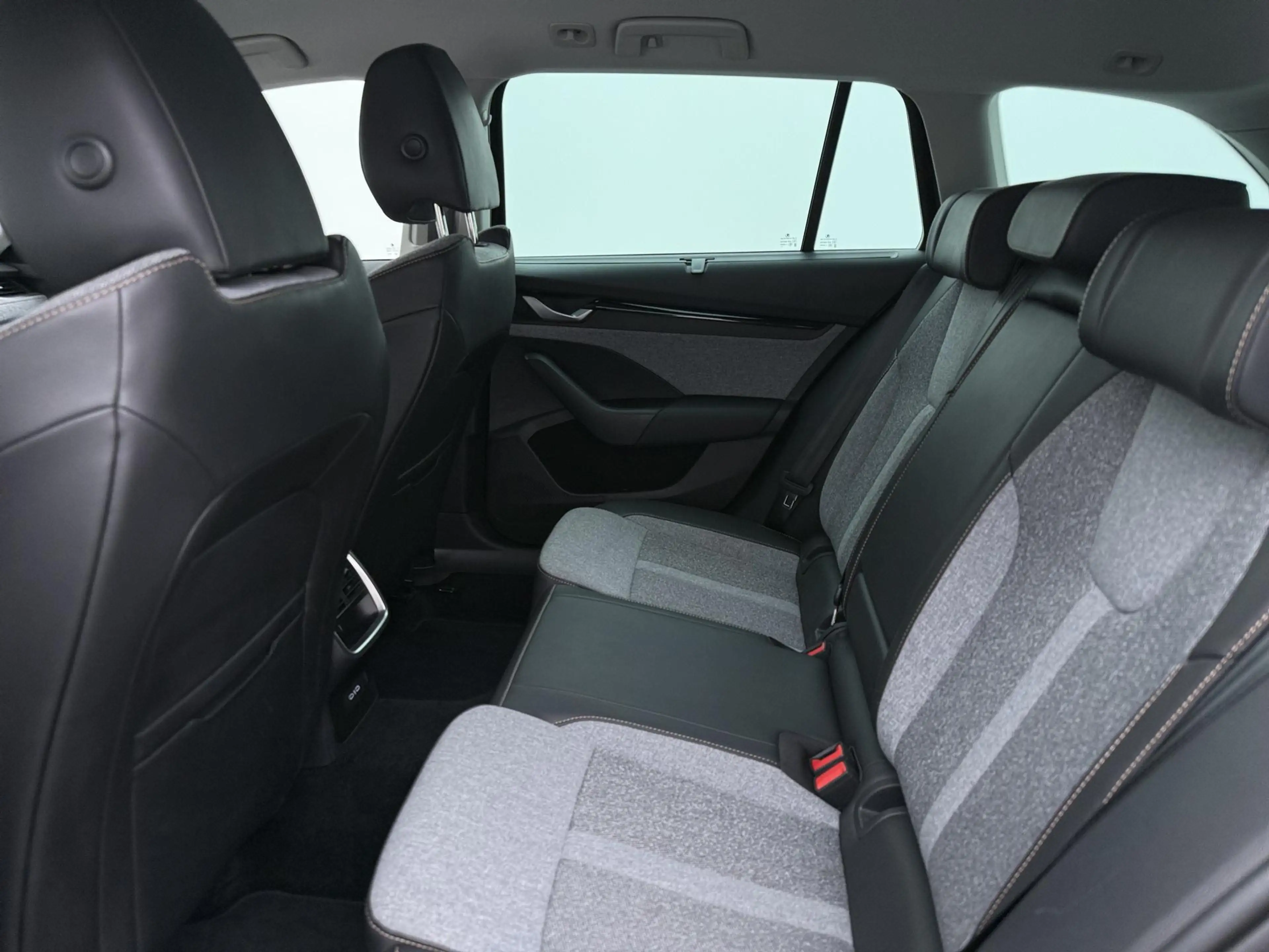 Skoda Octavia Combi 1.5 TSI Business Edition | Elek Achterklep | — photo 7