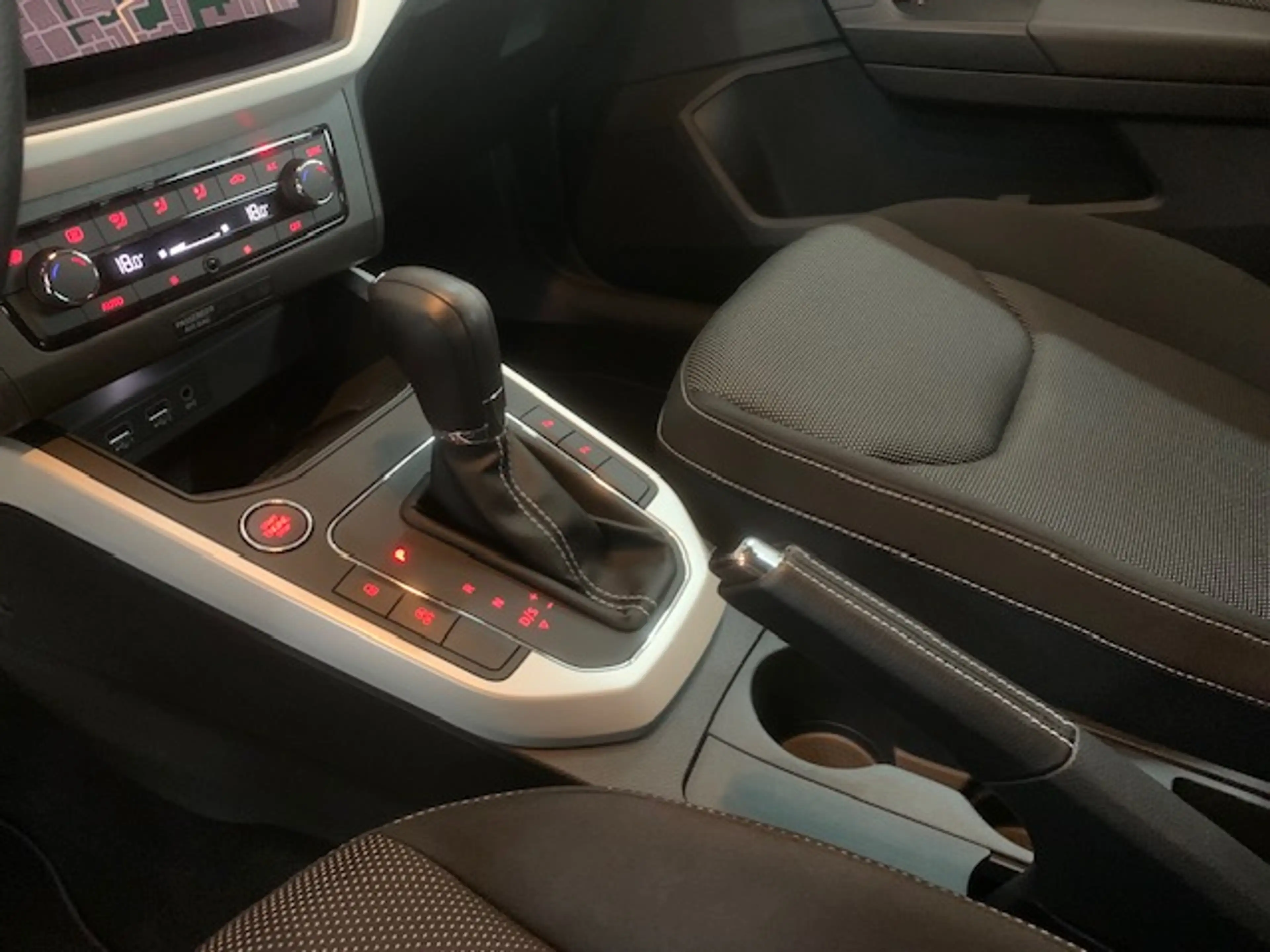 SEAT Arona 1.0 TSI Xcellence Launch Edition, automaat, 43200 — photo 15