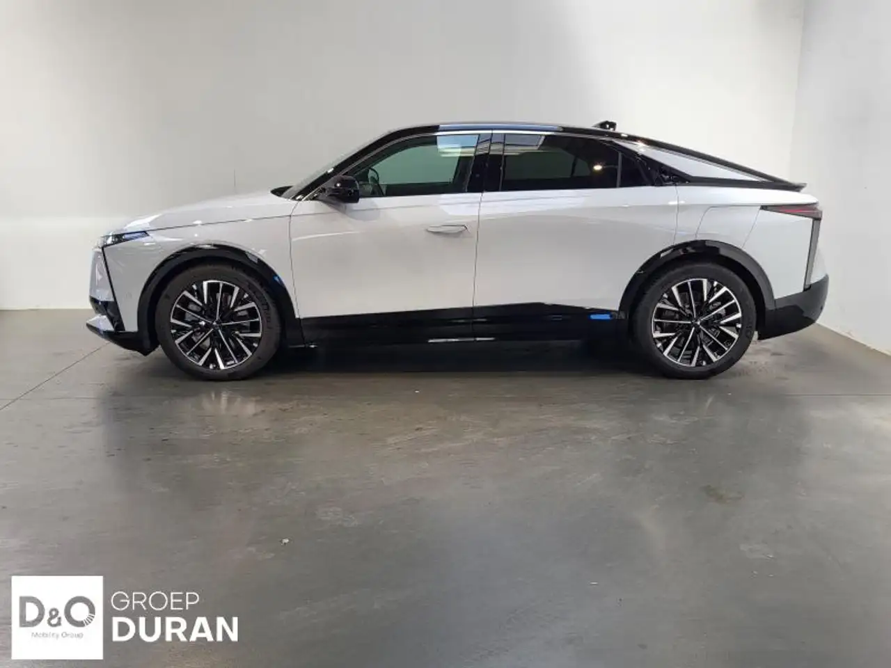 DS Automobiles N°8 2026