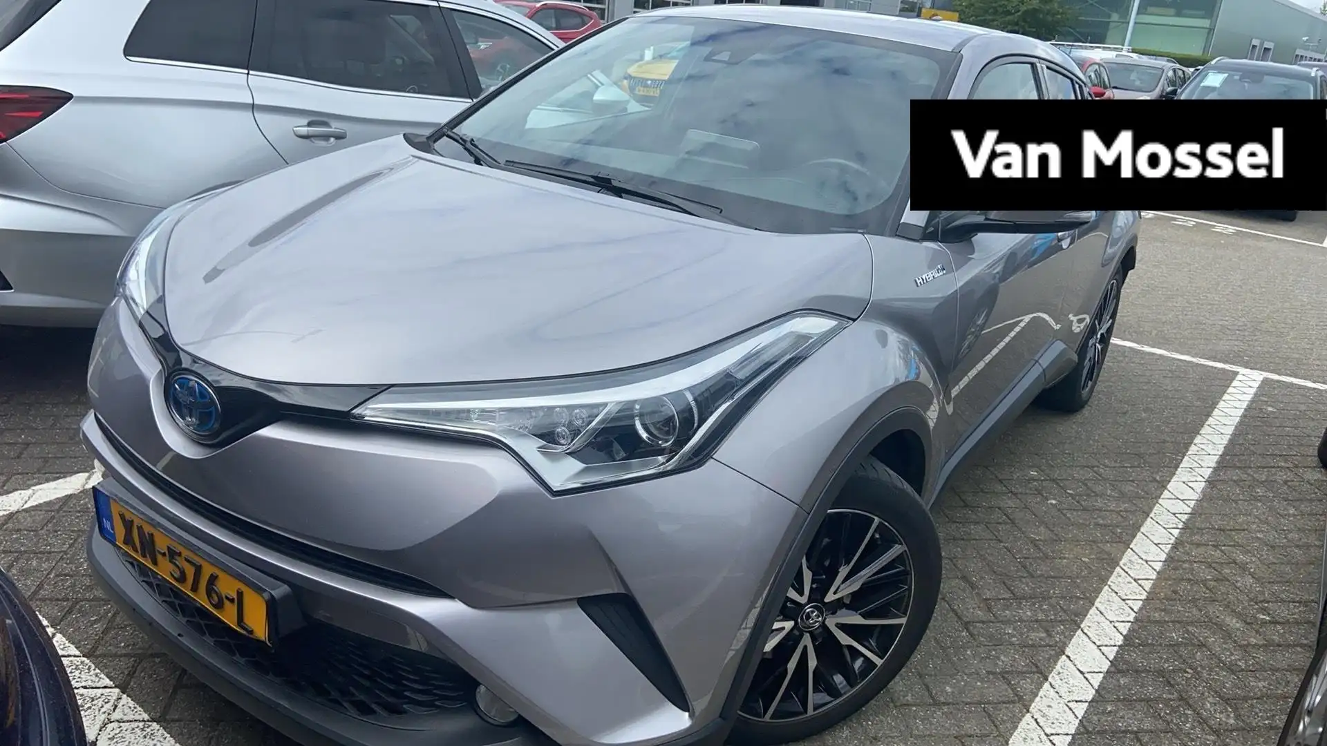 Toyota C-HR 1.8 Hybrid Dynamic | Navi | Camera | Stoelverwarmi Gris - 1