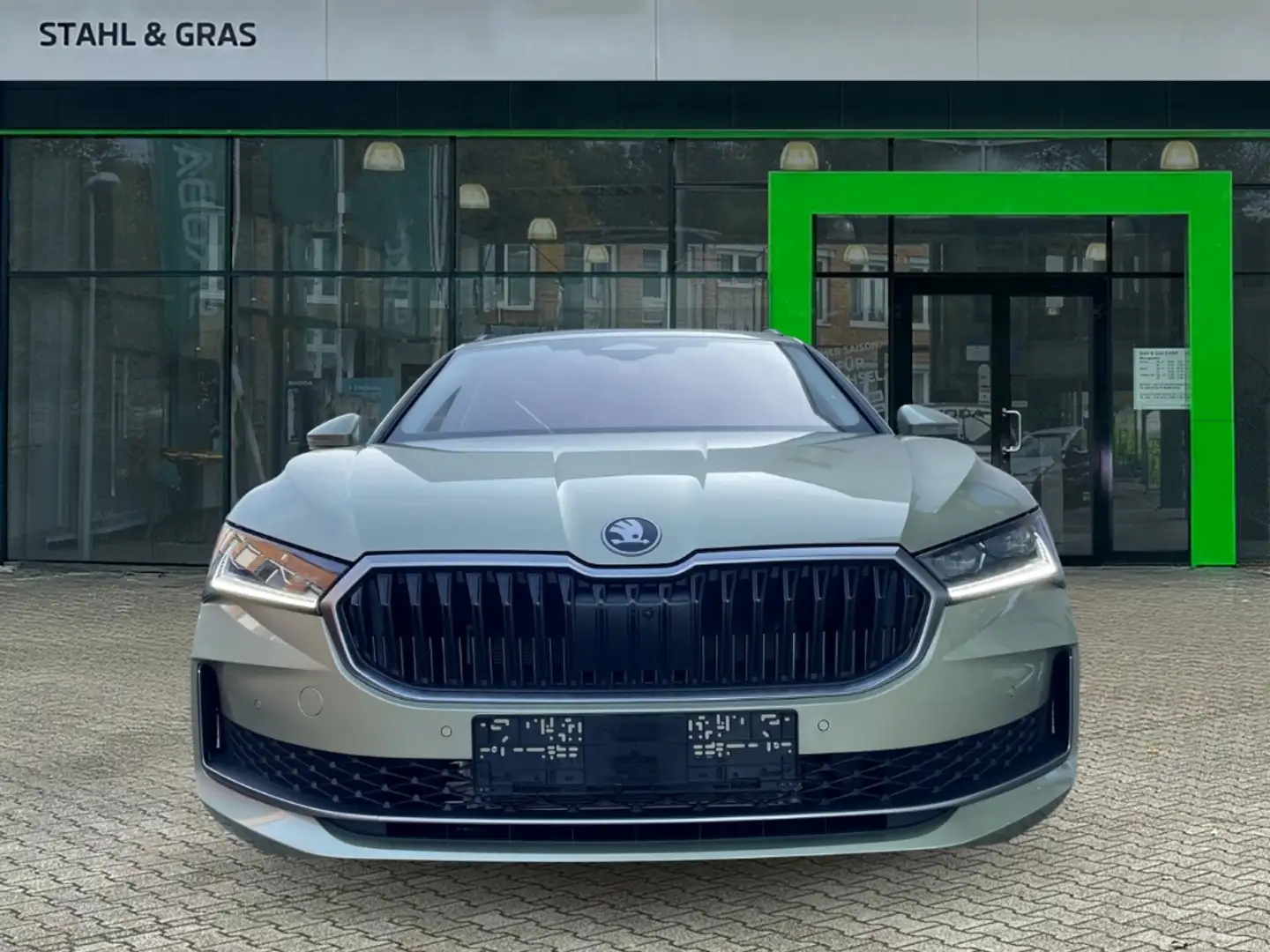 Skoda Superb Combi Selection 1,5 TSImHEV 110 kW 7-Gang Navi Led Gelb - 2