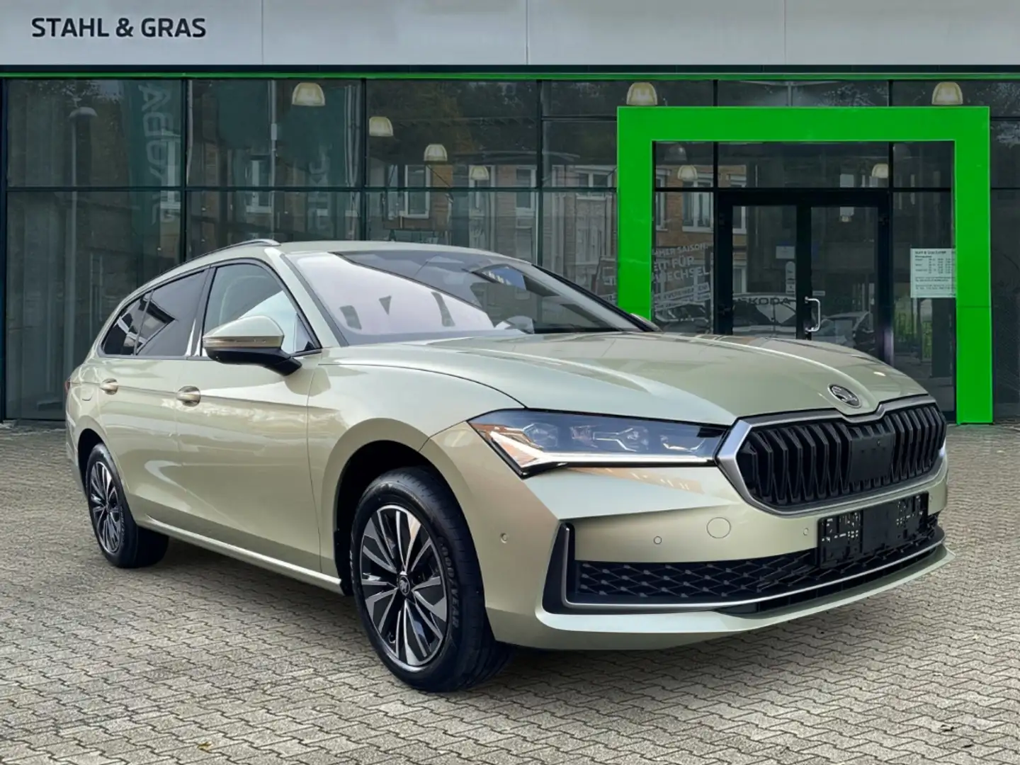 Skoda Superb Combi Selection 1,5 TSImHEV 110 kW 7-Gang Navi Led Gelb - 1