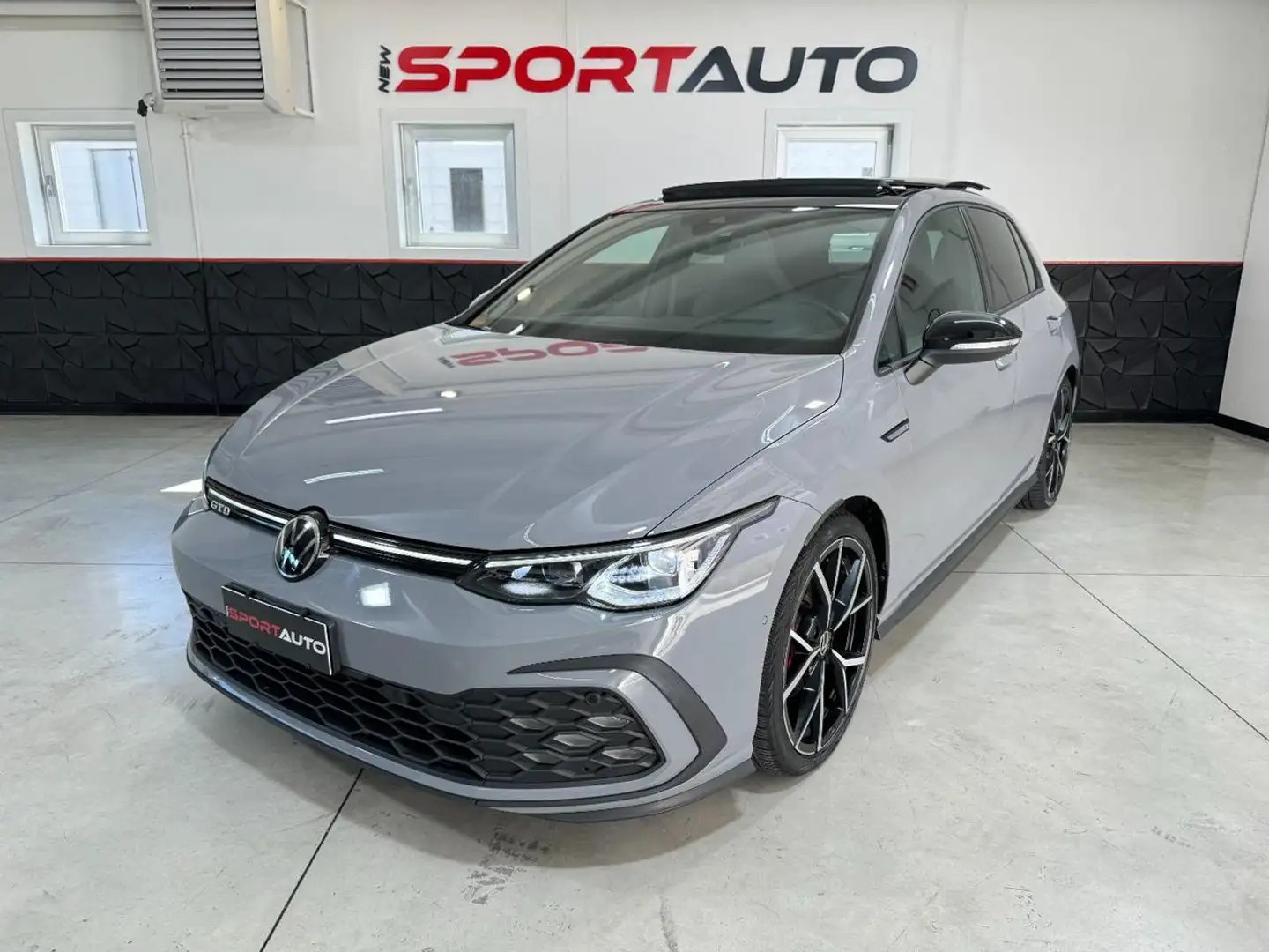 Volkswagen Golf 2.0 TDI GTD DSG 200CV Grijs - 1