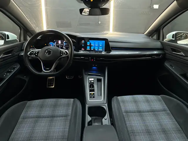 Volkswagen Golf view 4