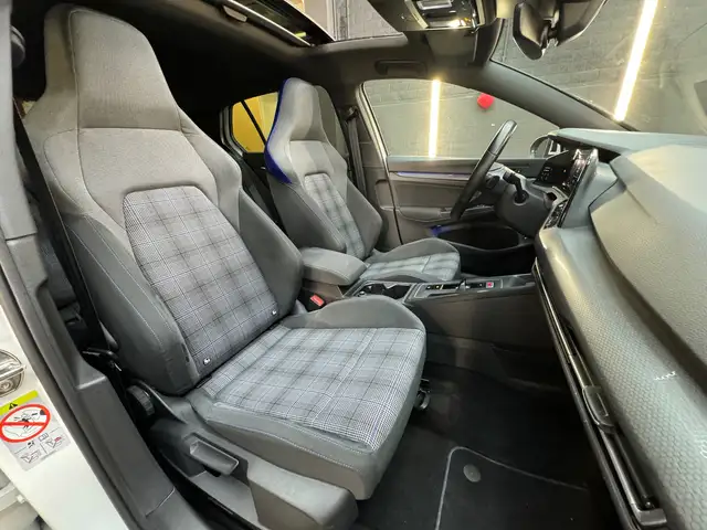 Volkswagen Golf view 6