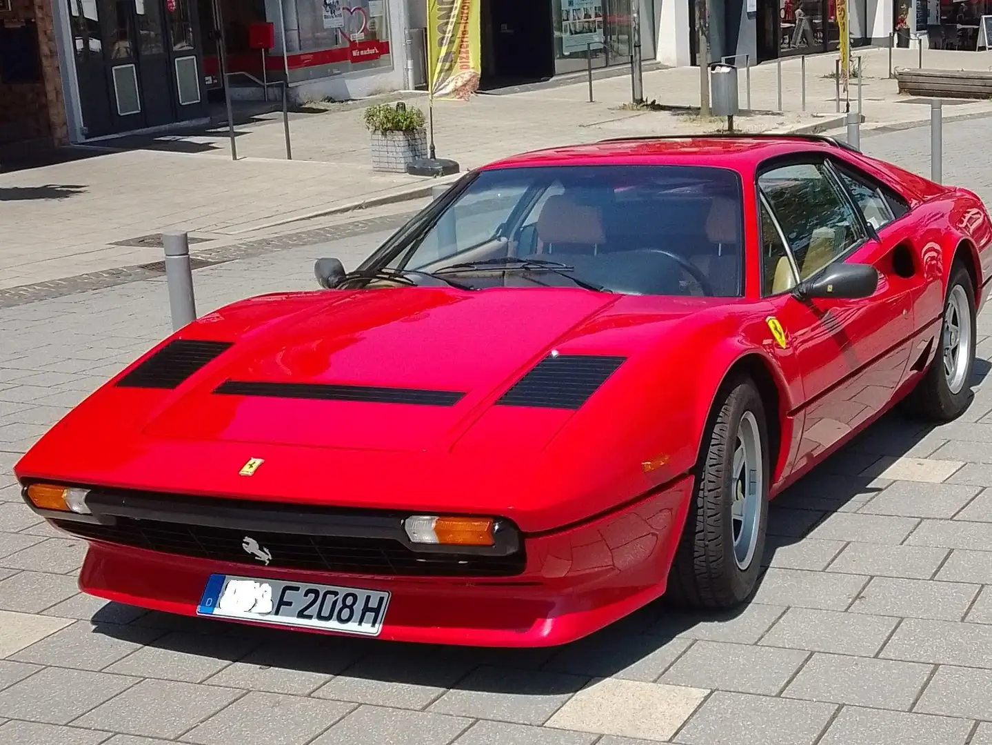 Ferrari 208 Turbo GTB Rouge - 2