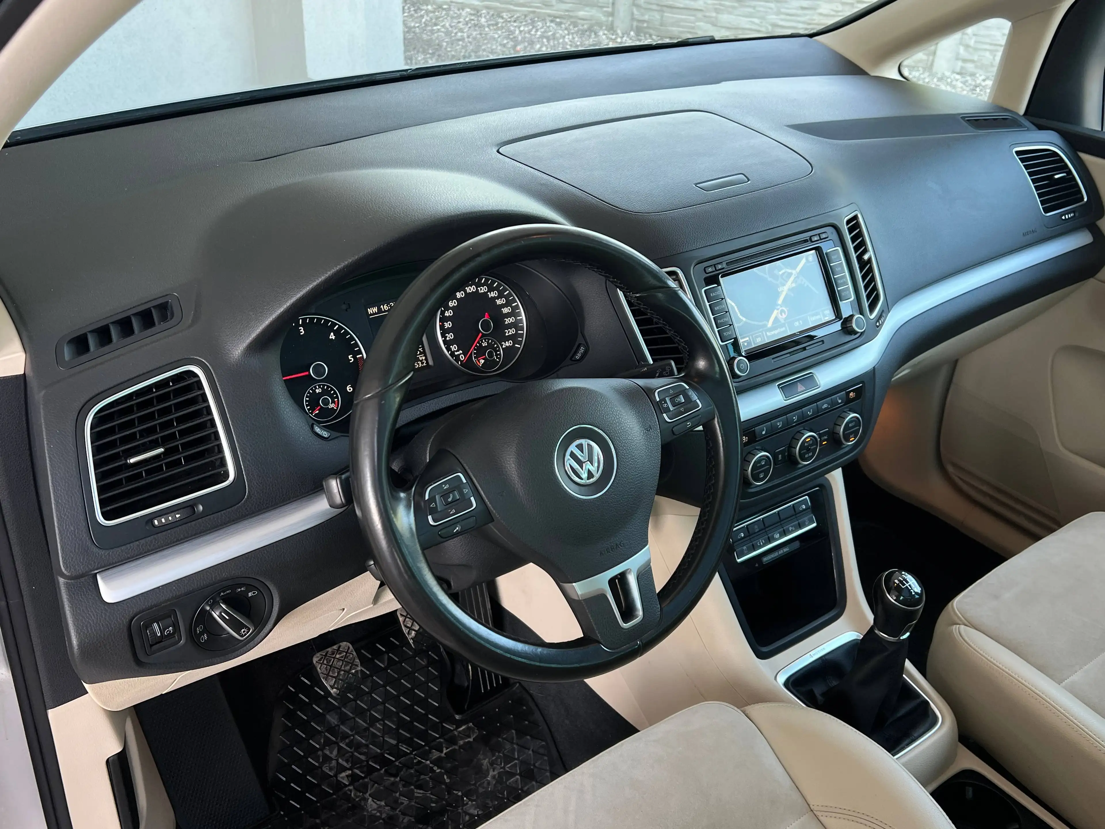 Volkswagen Sharan Highline BMT 2,0 TDI DPF 4Motion — photo 10