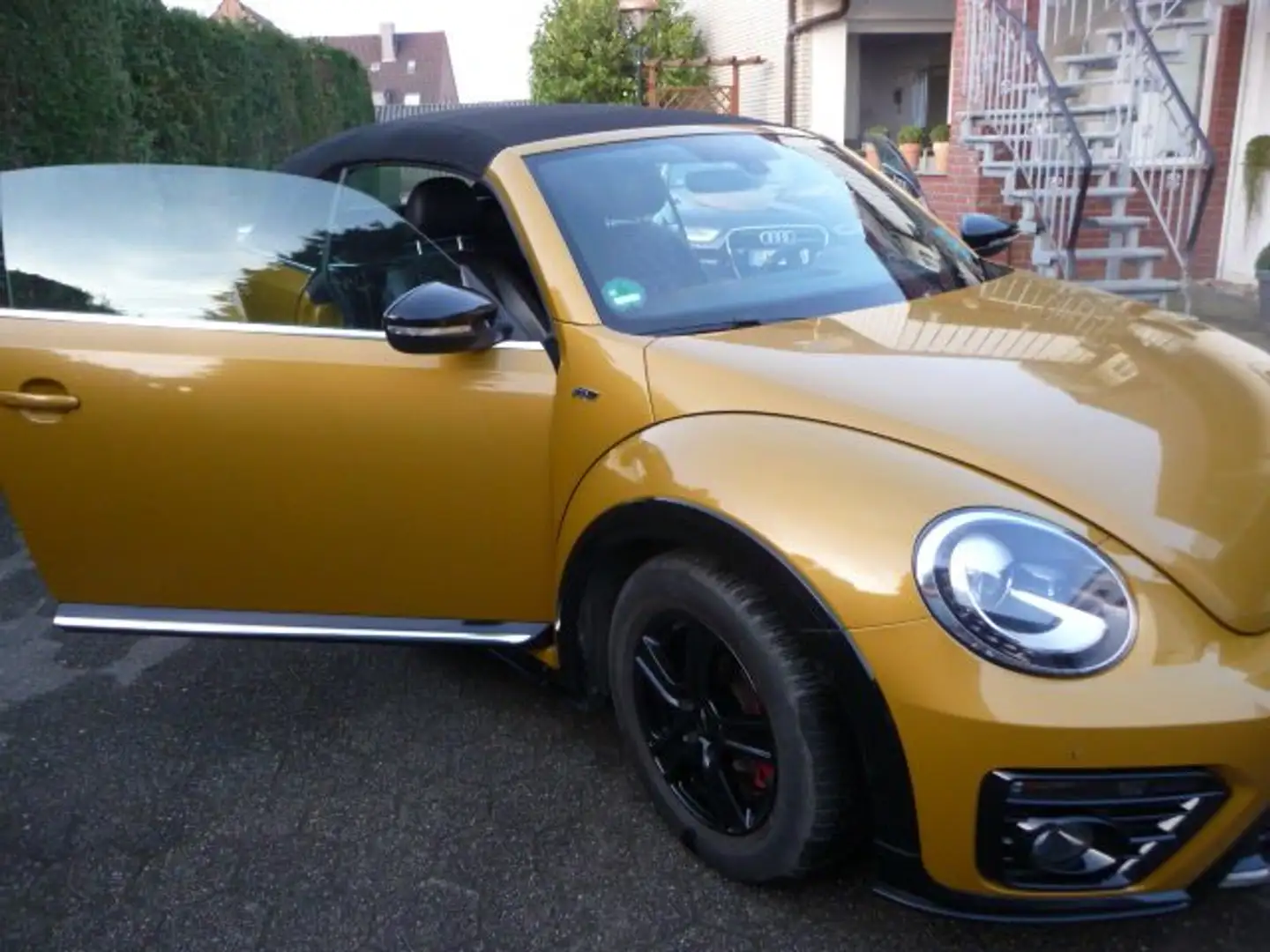 Volkswagen Beetle The+Beetle+Cabriolet+2.0+TSI+(BlueMotion+Tech)+R-L Gold - 1