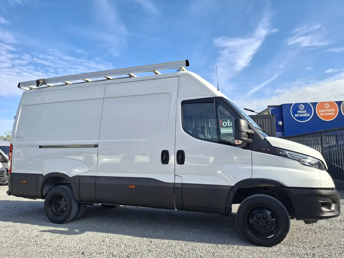 Iveco Daily 35C18 3.0 masse tractable 3500kg Weiß - 2