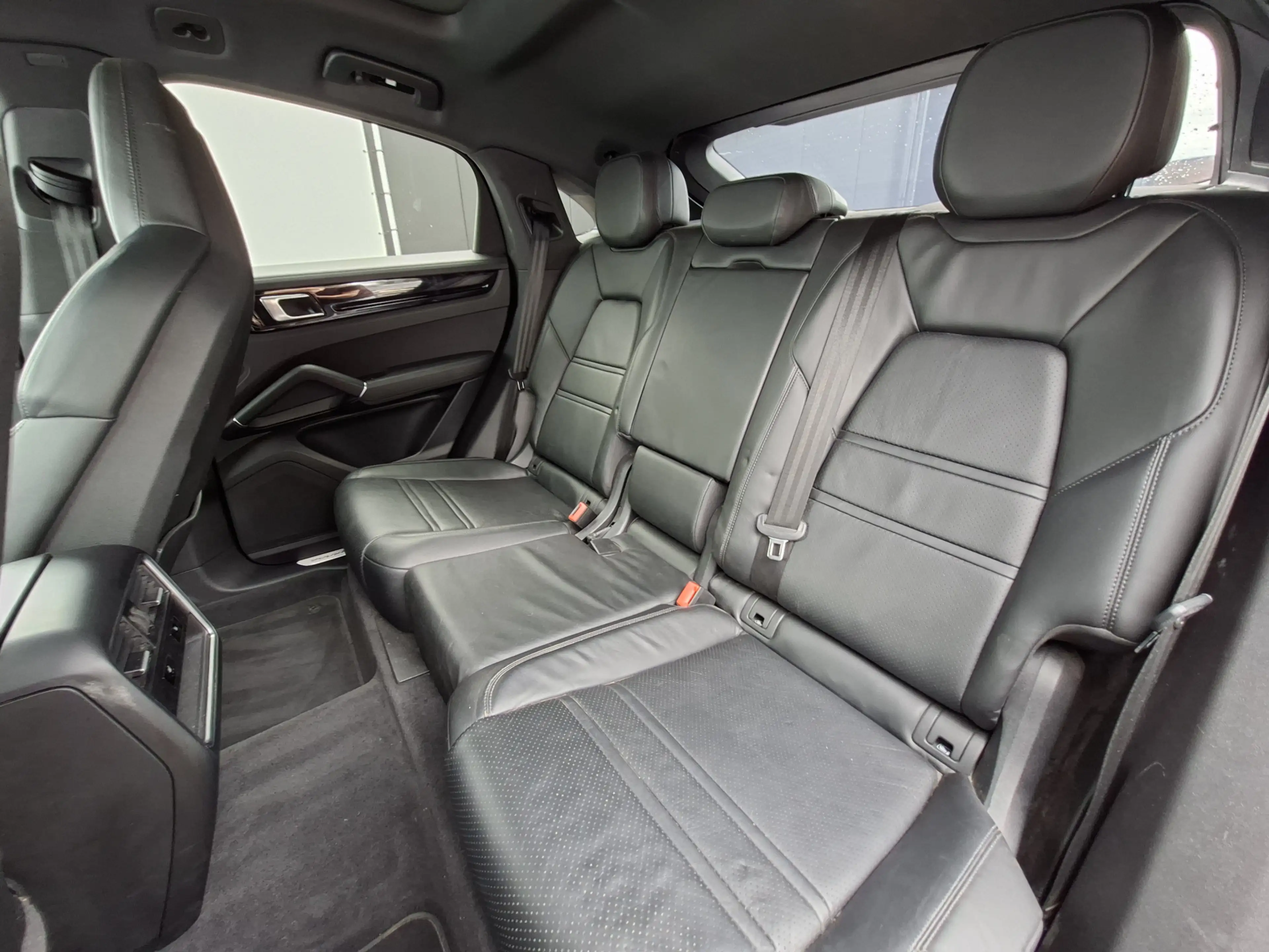 Porsche Cayenne Coupé 3.0 E-Hybrid Pano Trekhaak(3500) 360° Adapt. — photo 30