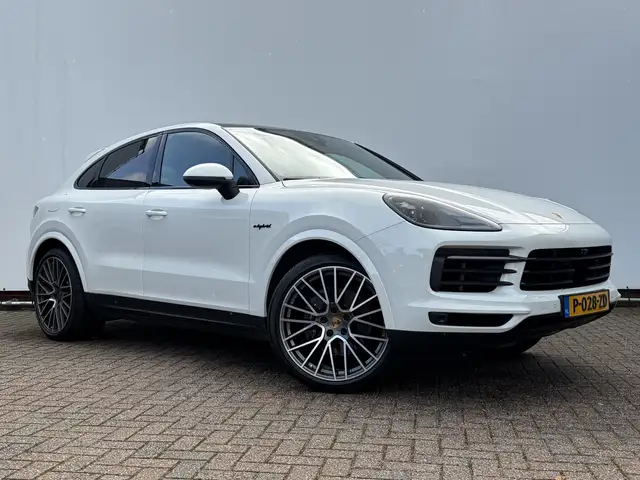 Porsche Cayenne view 3