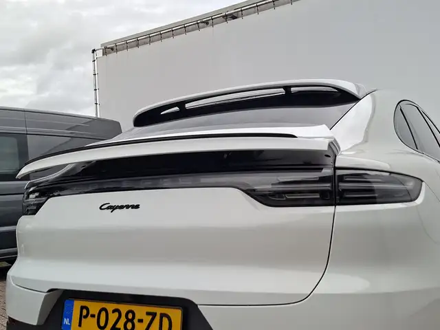 Porsche Cayenne view 13