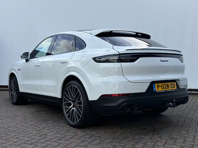 Porsche Cayenne view 2