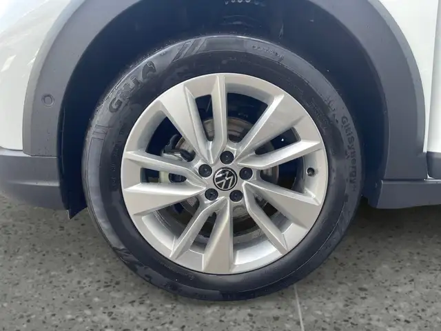 Volkswagen Taigo view 9