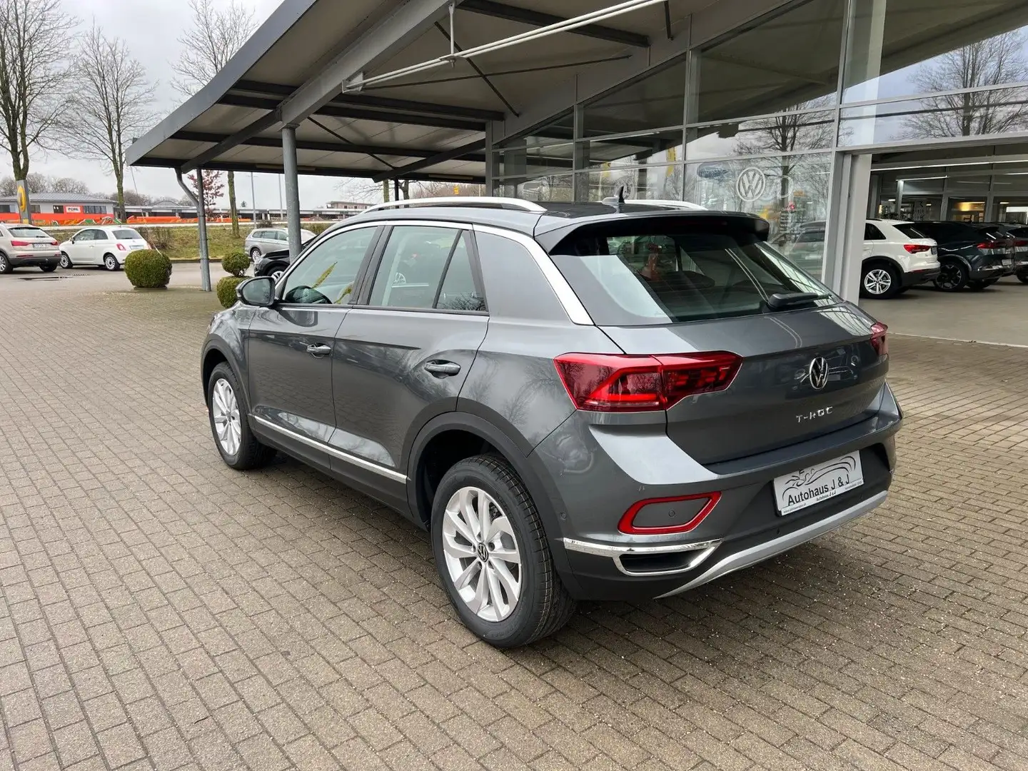 Volkswagen T-Roc Style 2.0TDI DSG LED ACC Gris - 2