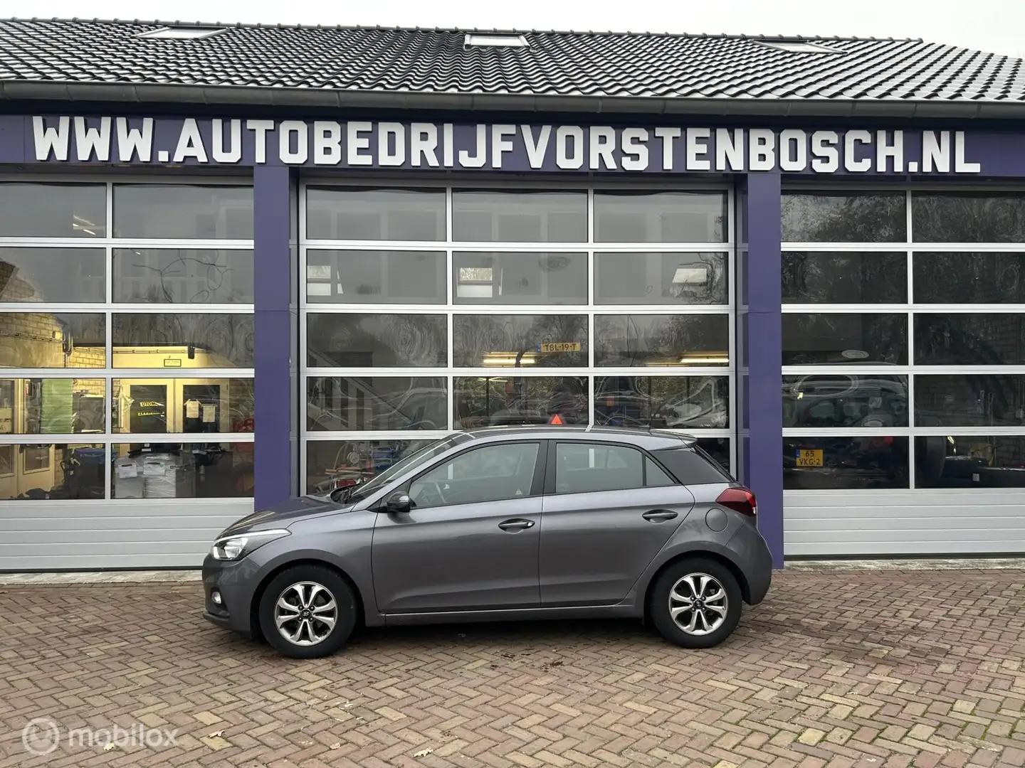 Hyundai i20 1.2 Premium * NAVI CAR PLAY * LM VELGEN *CC * Grau - 2