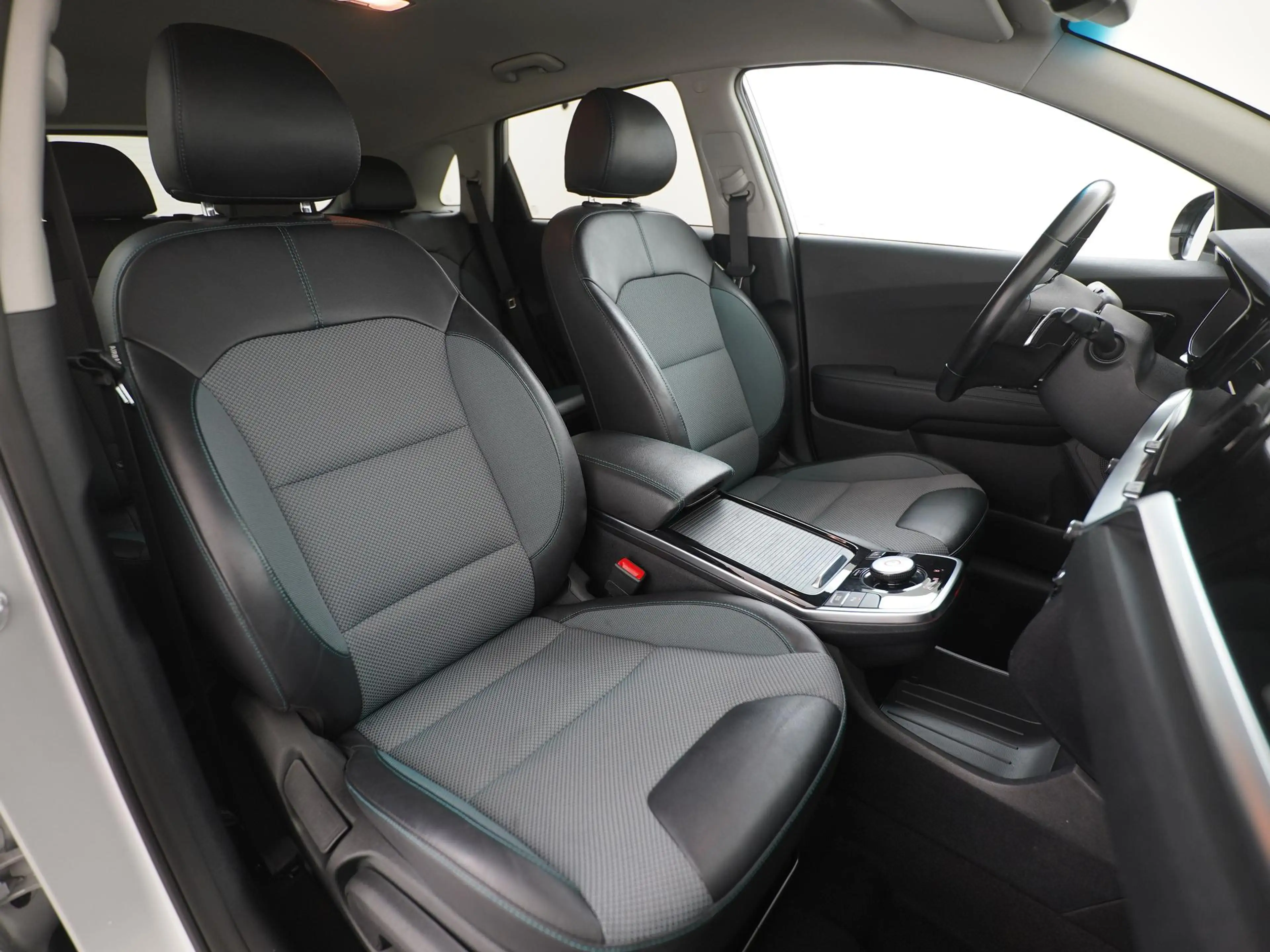 Kia e-Niro DynamicLine 64 kWh | SOH 100% | Trekhaak | Zondag — photo 34