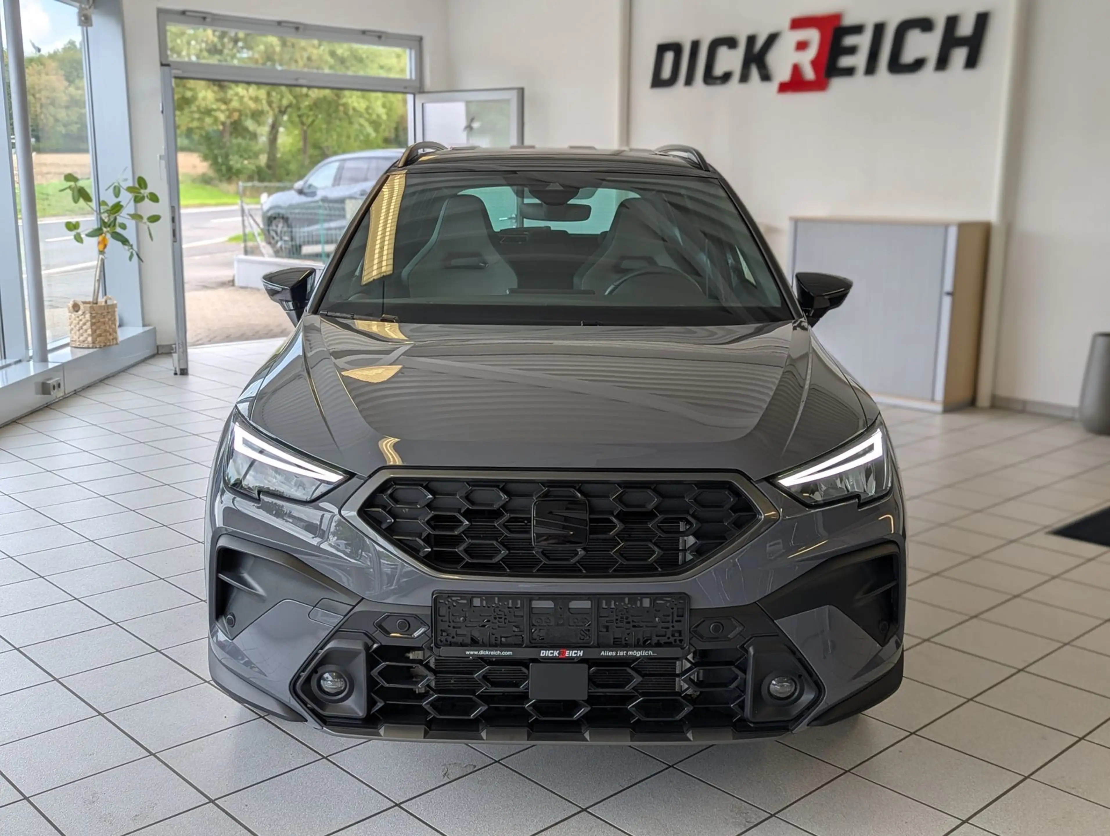 SEAT Arona 1.5 TSI FR Black-Edition Kessy Cam AHK 18" — photo 2