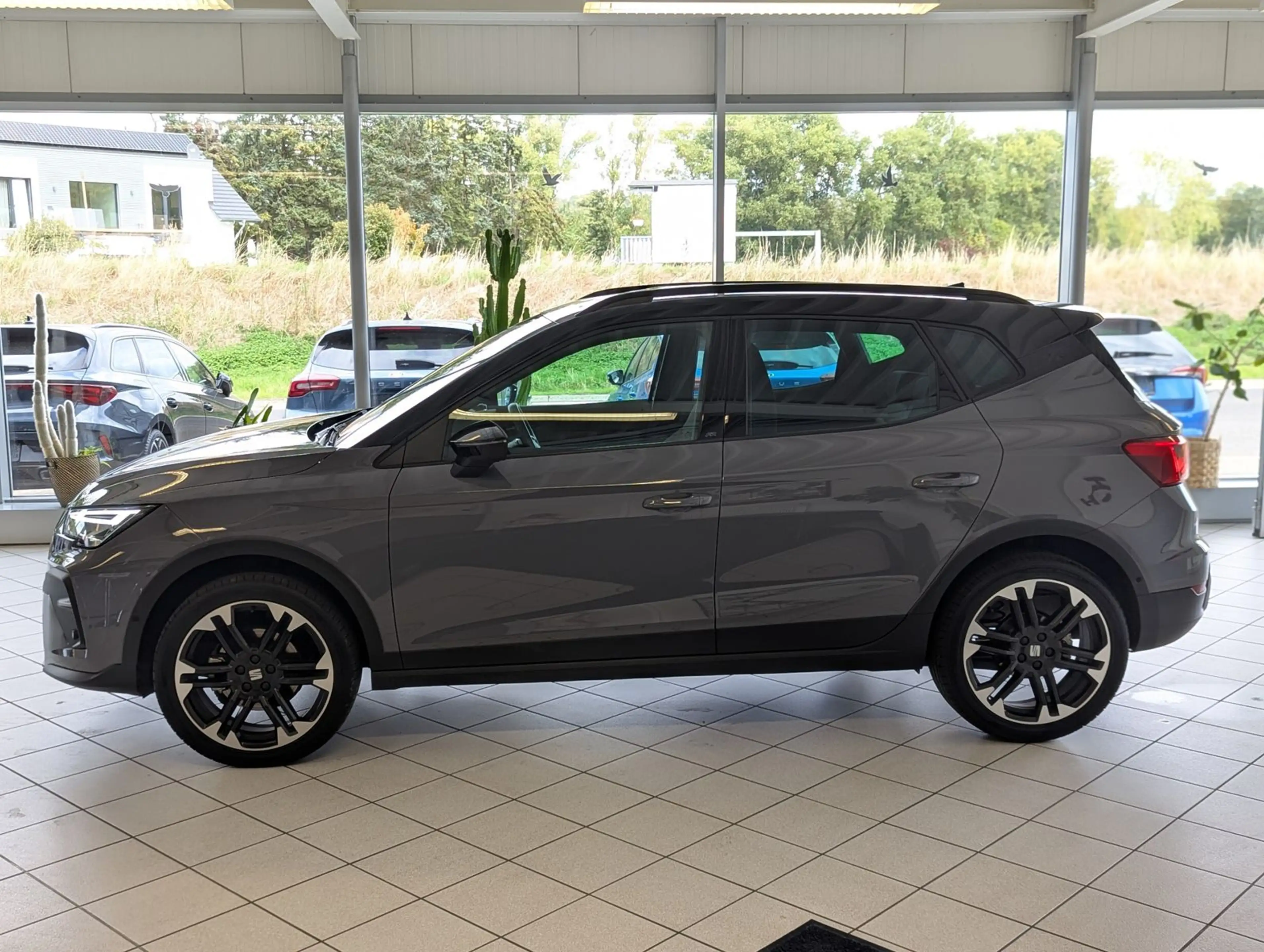 SEAT Arona 1.5 TSI FR Black-Edition Kessy Cam AHK 18" — photo 4