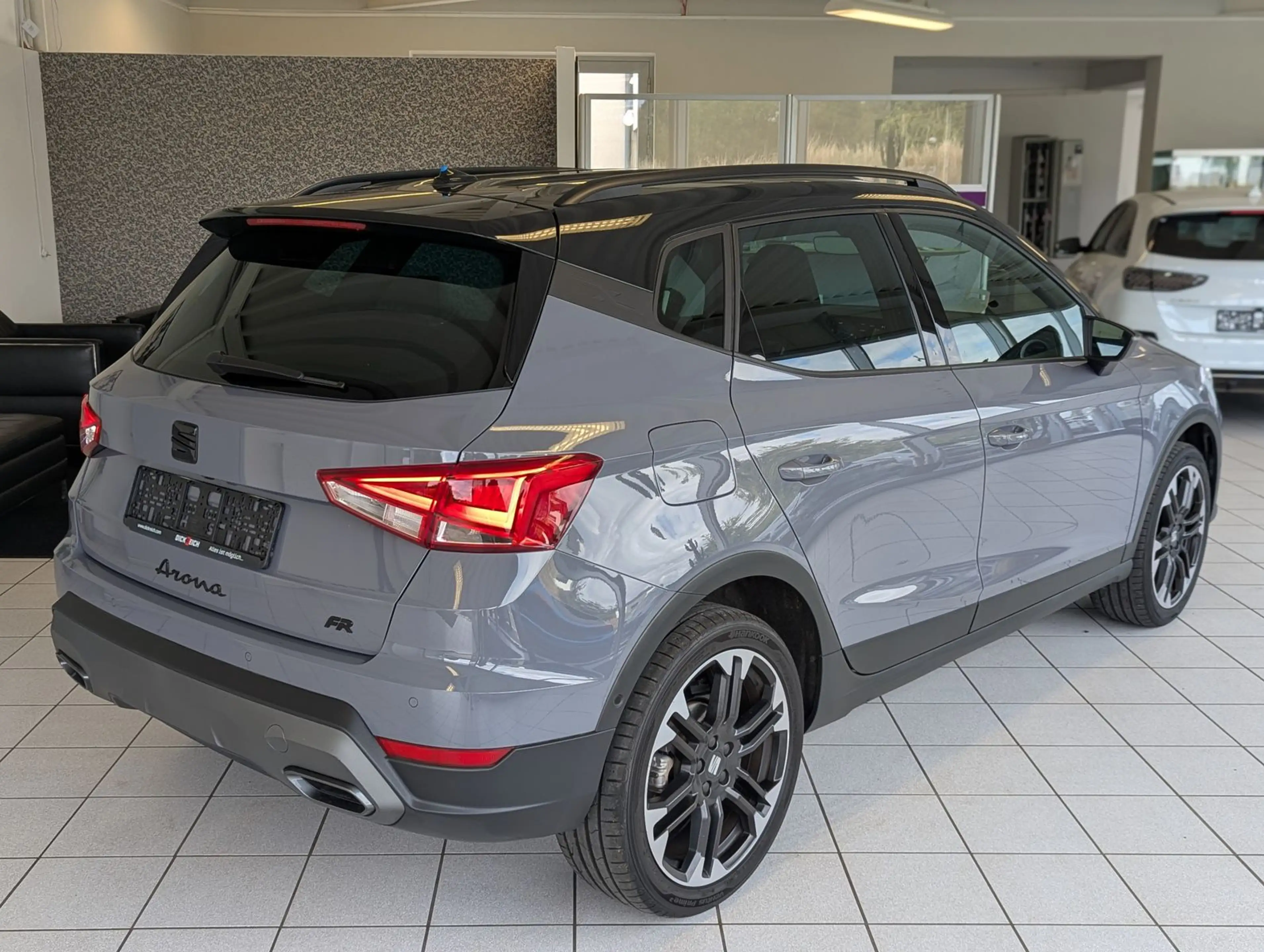 SEAT Arona 1.5 TSI FR Black-Edition Kessy Cam AHK 18" — photo 7