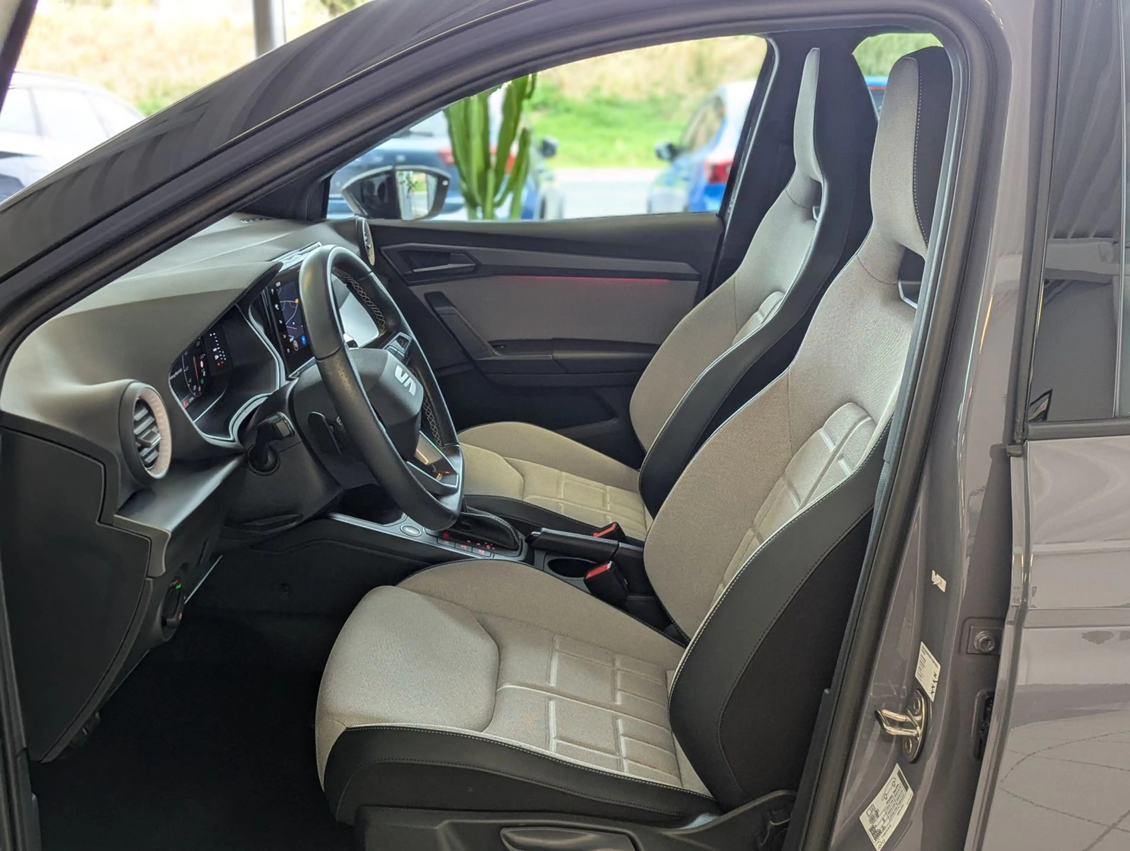 SEAT Arona 1.5 TSI FR Black-Edition Kessy Cam AHK 18" — photo 13