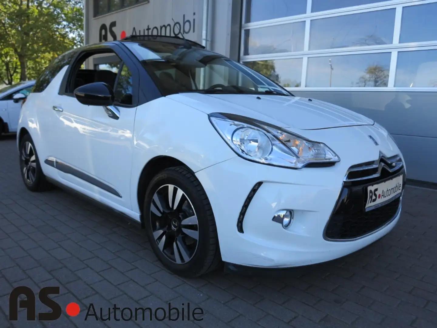 DS Automobiles DS 3 Cabrio 1.2 PureTech 110 2.Hd*LÄUFT UNRUHIG* Wit - 1