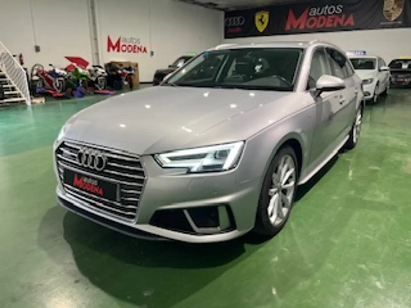 Audi A4 Avant 2.0TDI S line ed. quattro S-T 140kW (4.75) Plateado - 2