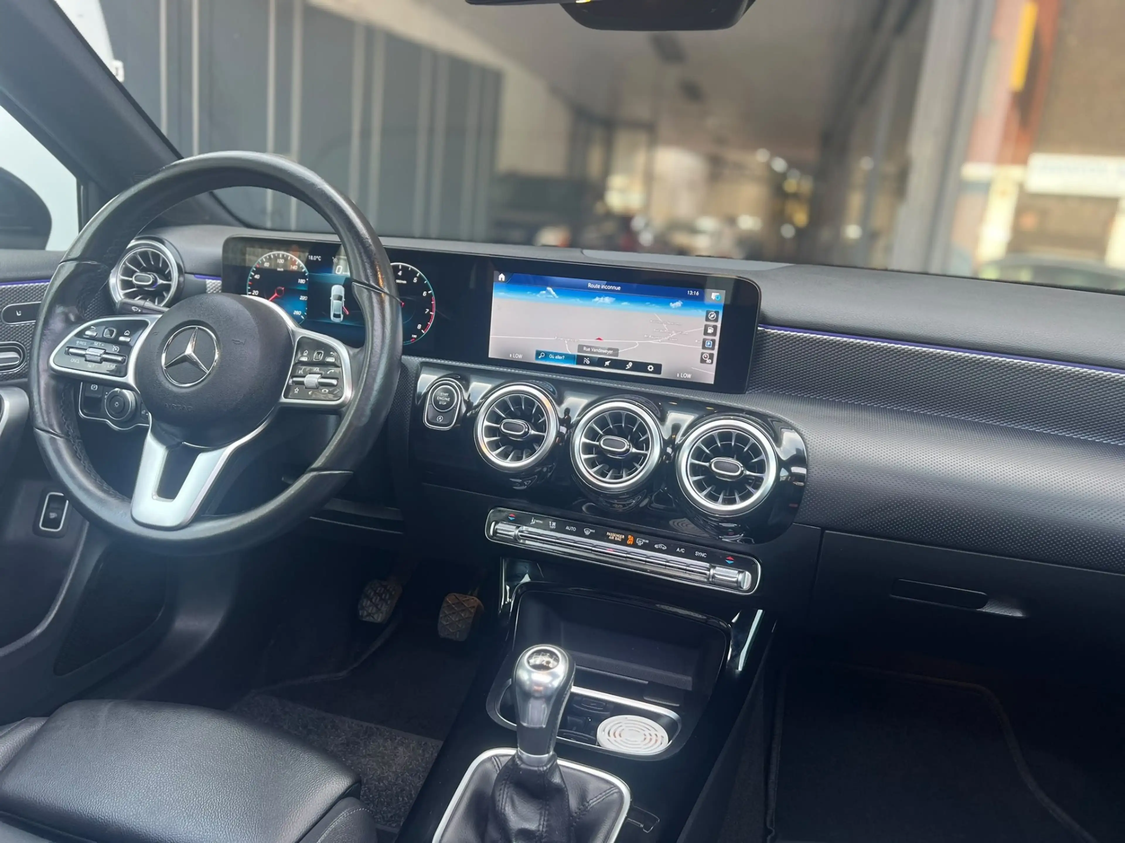 Mercedes-Benz A 180 A 180//2eme Pro//Keyless//Navi//Toit Pano//Led// — photo 8