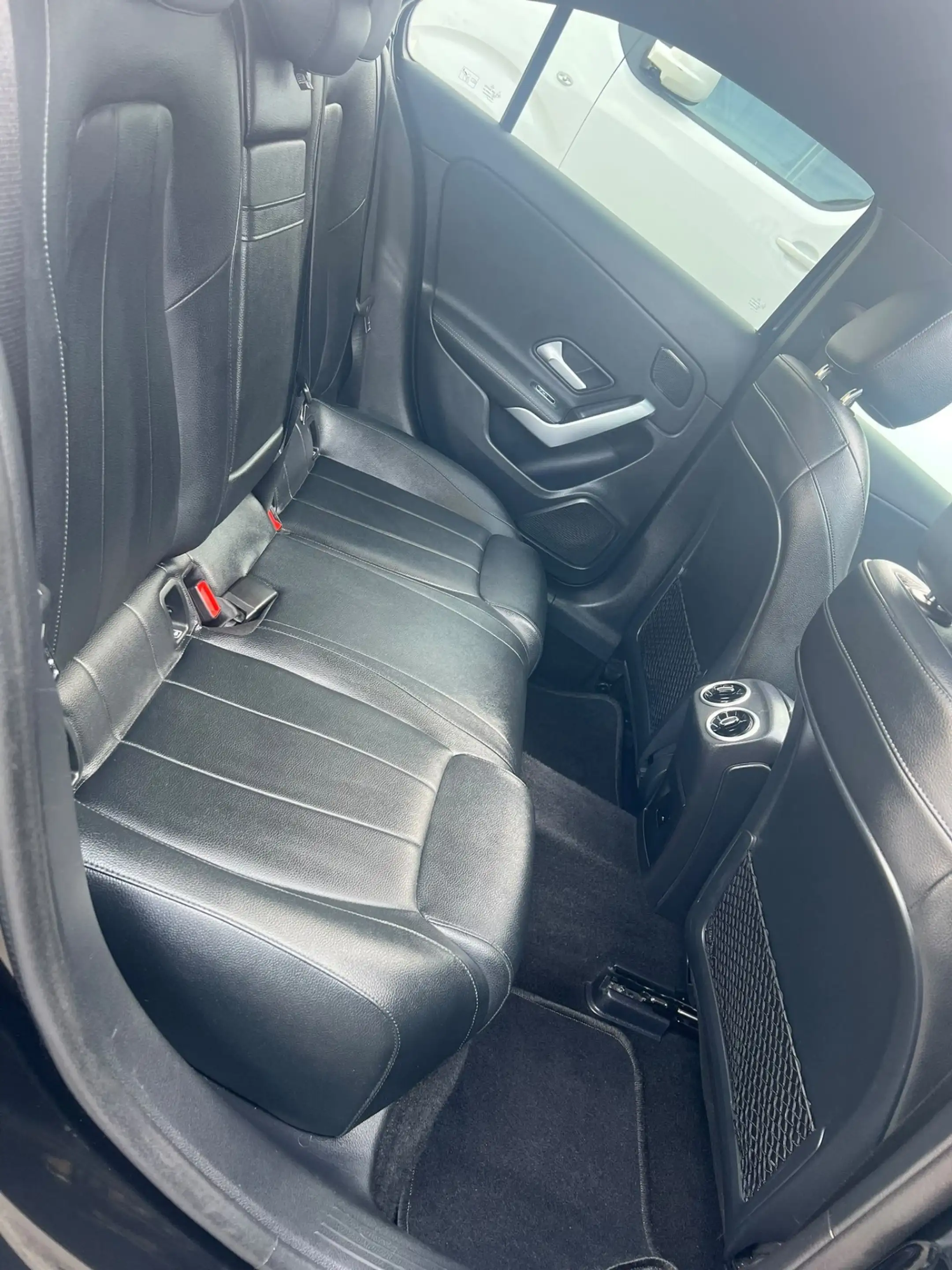 Mercedes-Benz A 180 A 180//2eme Pro//Keyless//Navi//Toit Pano//Led// — photo 11