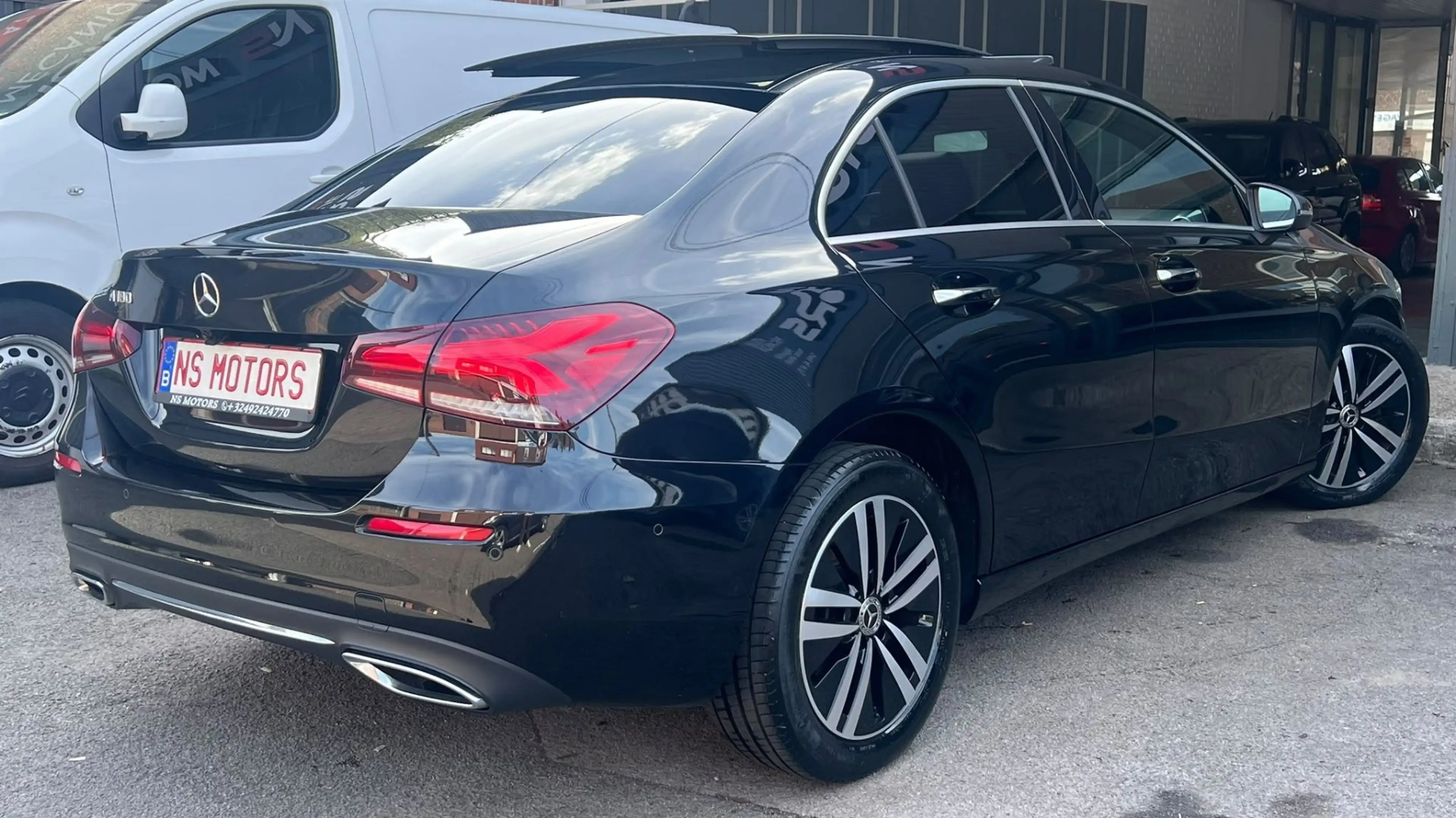 Mercedes-Benz A 180 A 180//2eme Pro//Keyless//Navi//Toit Pano//Led// — photo 6