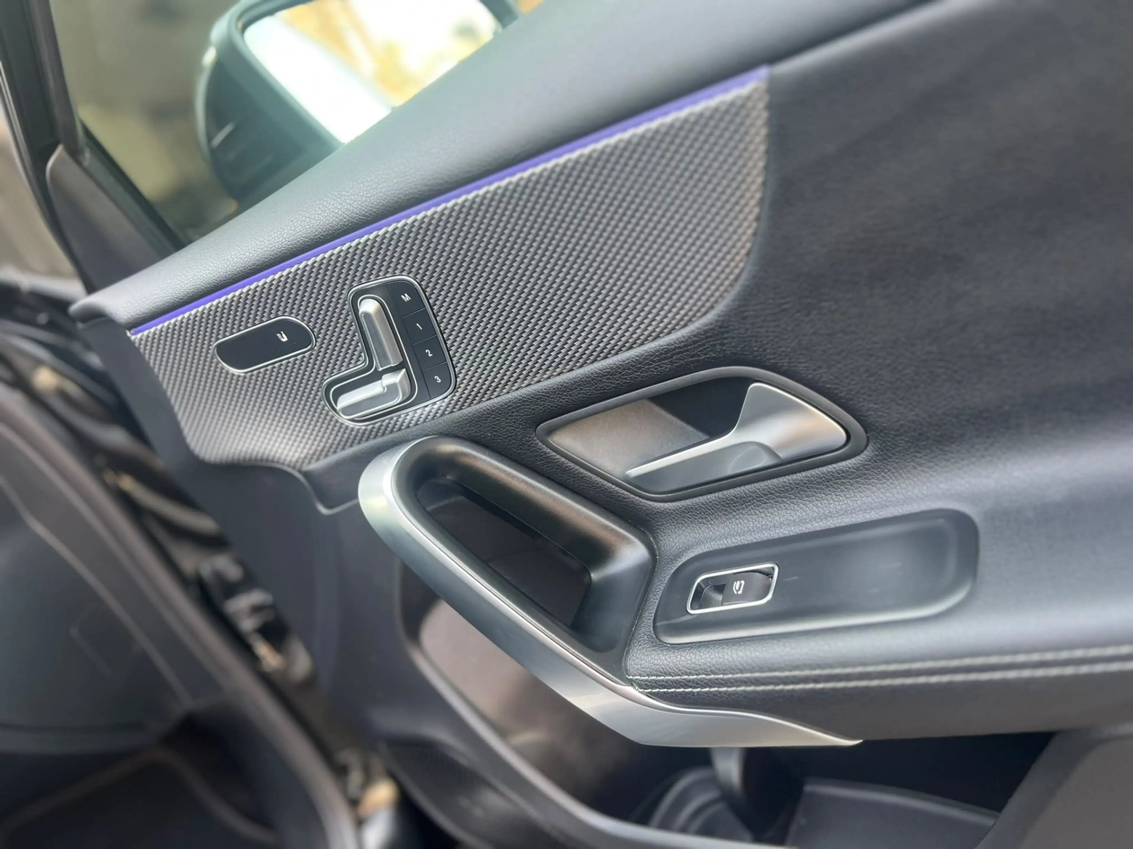 Mercedes-Benz A 180 A 180//2eme Pro//Keyless//Navi//Toit Pano//Led// — photo 12